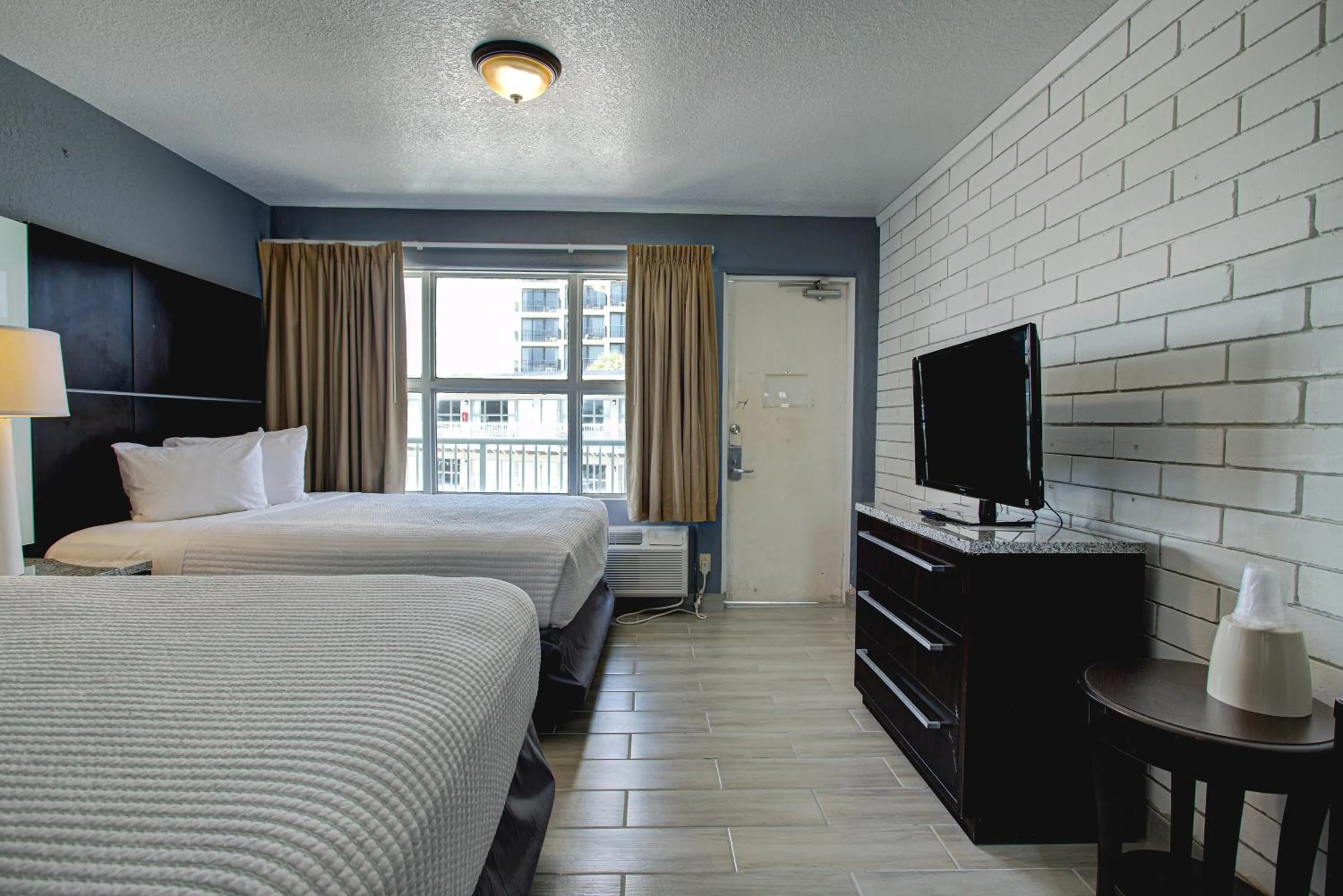 Bed in Beach House Inn