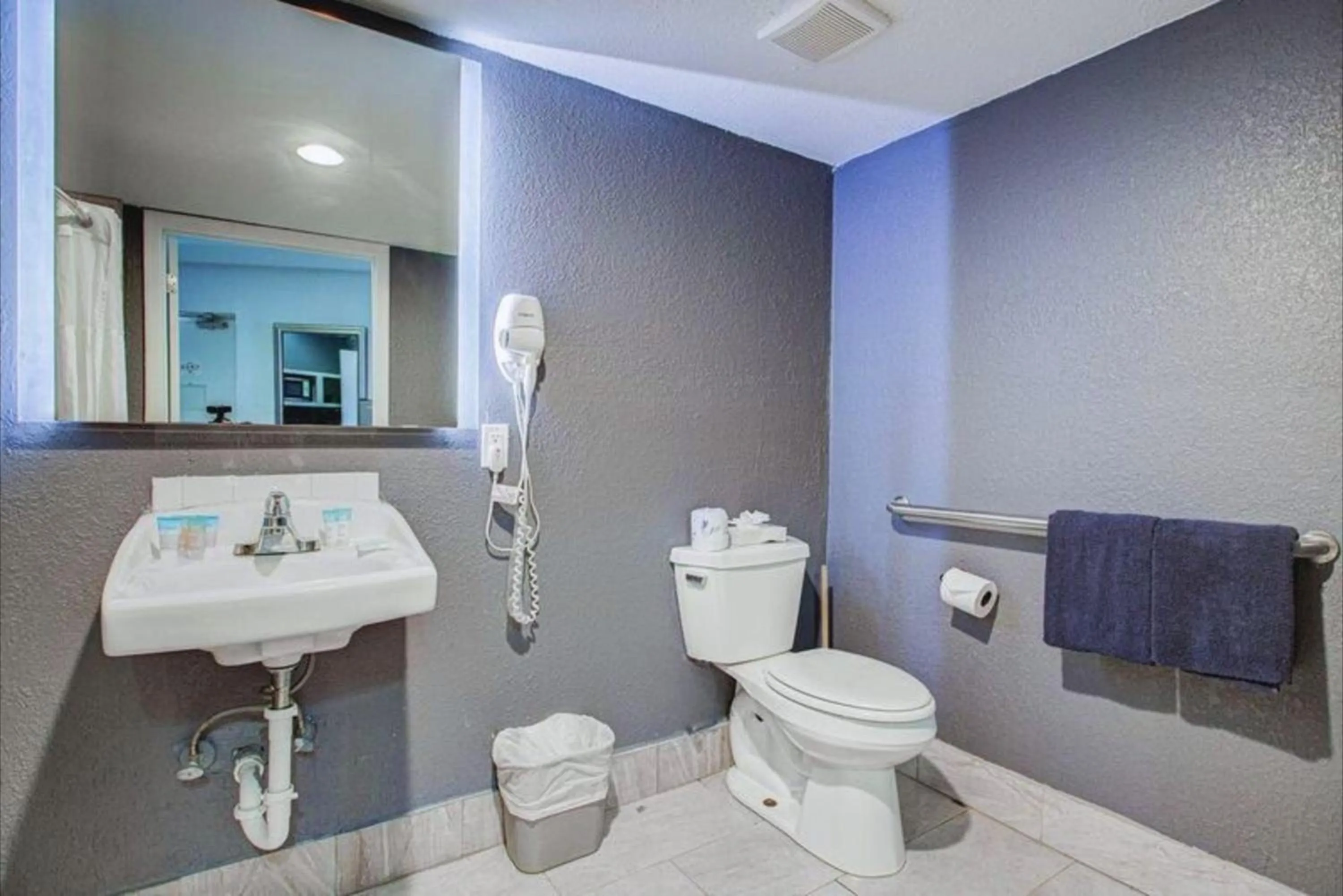 Shower in Beach House Inn