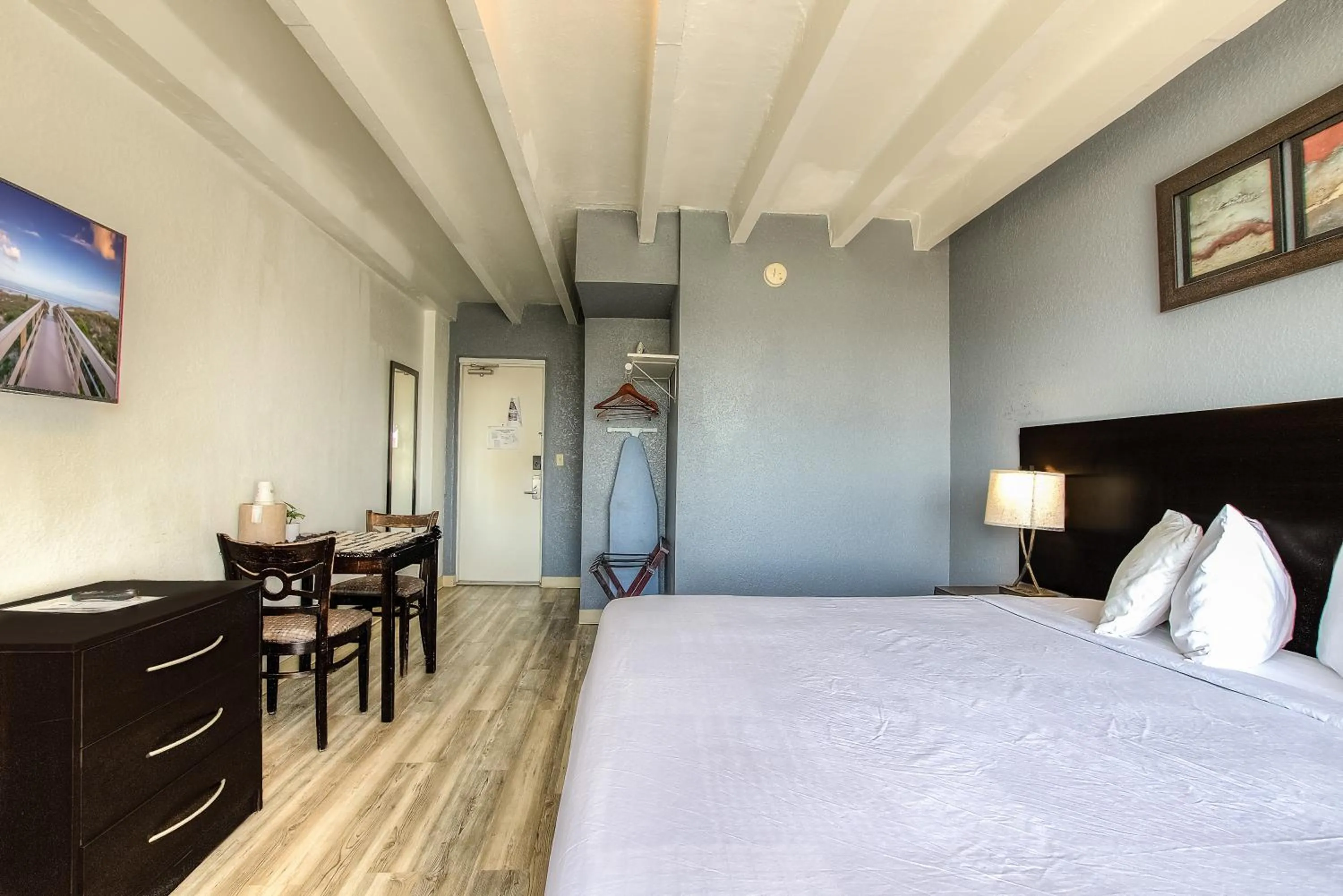 King Room in Beach House Inn