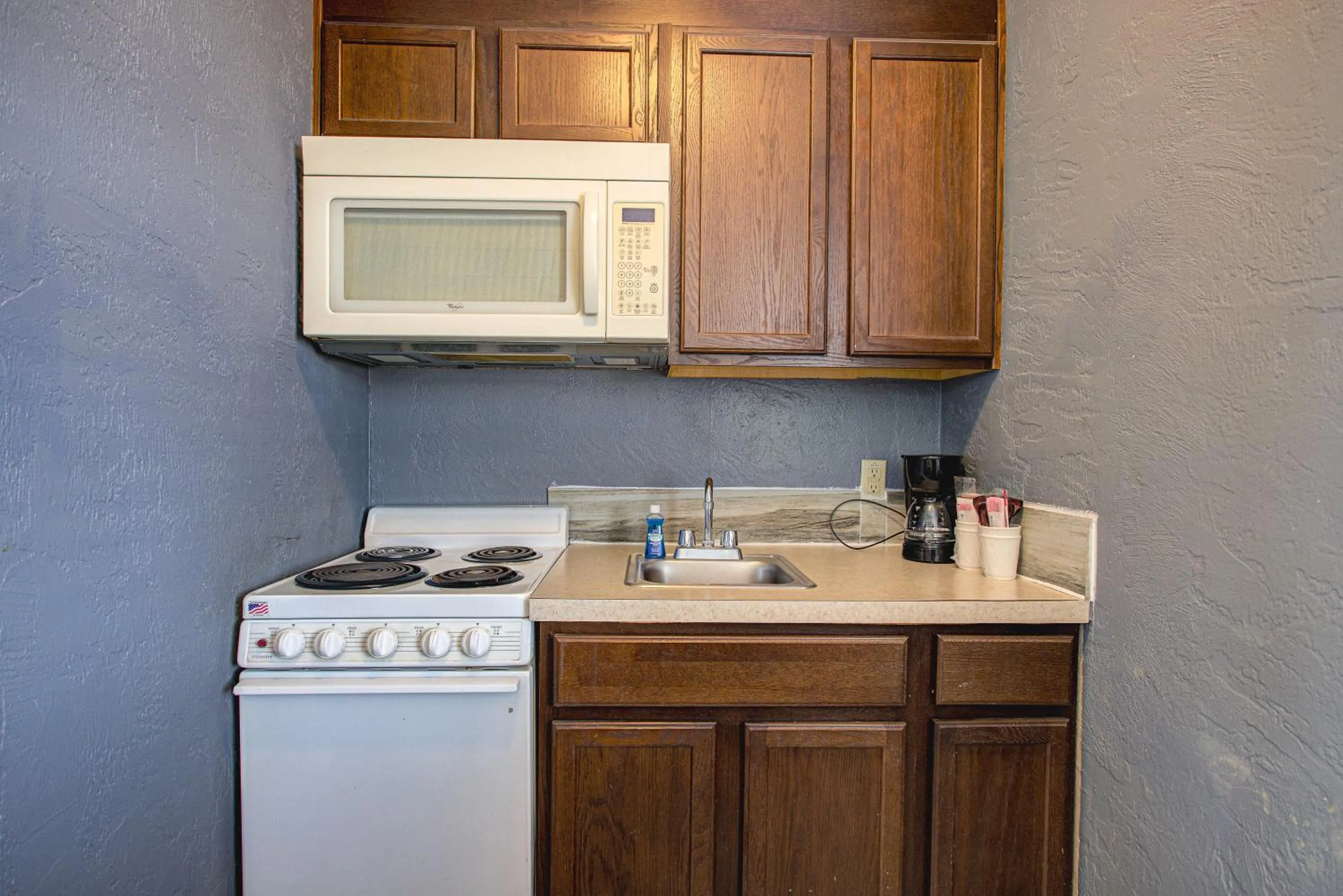 Kitchen or kitchenette in Beach House Inn