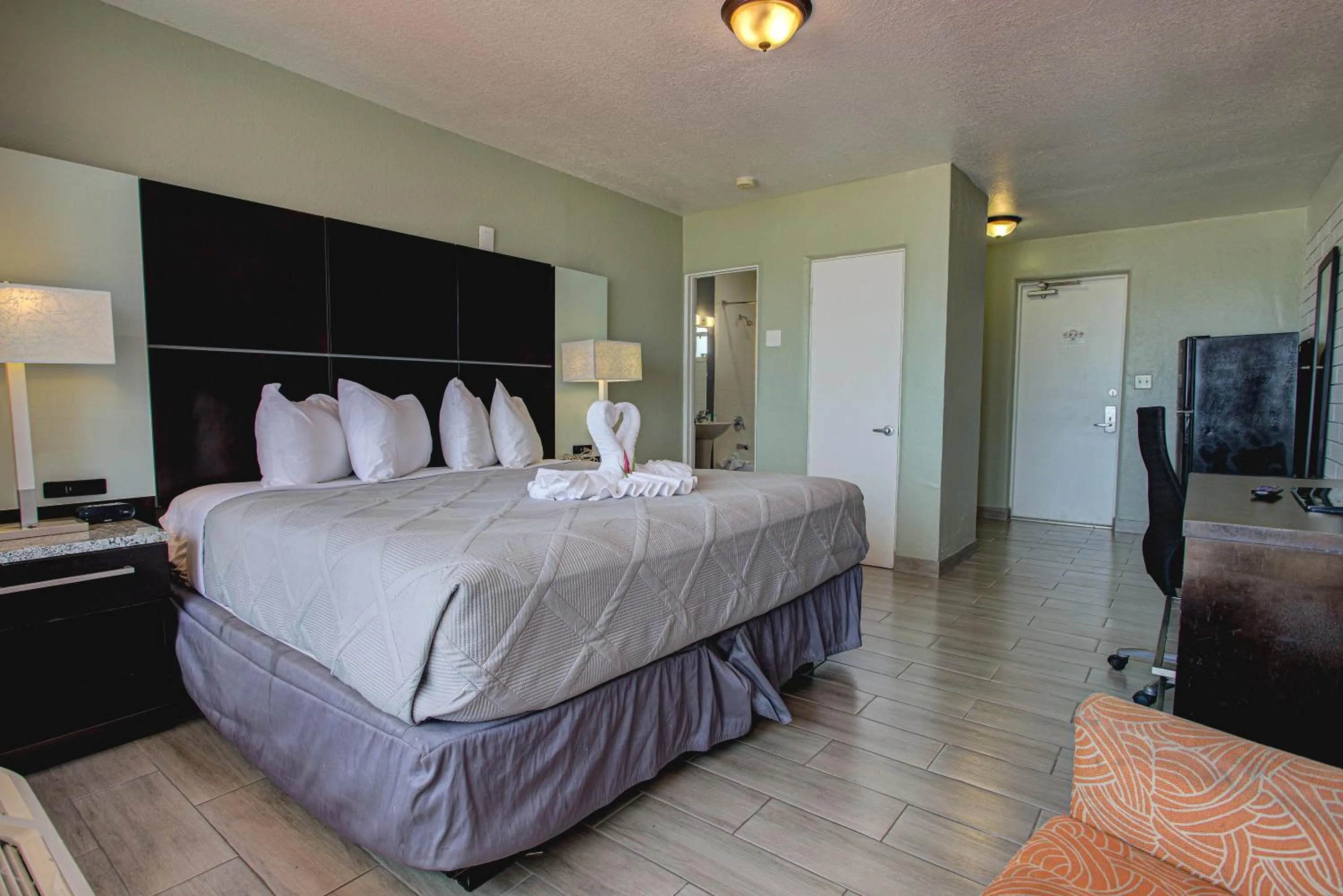 Bed in Beach House Inn