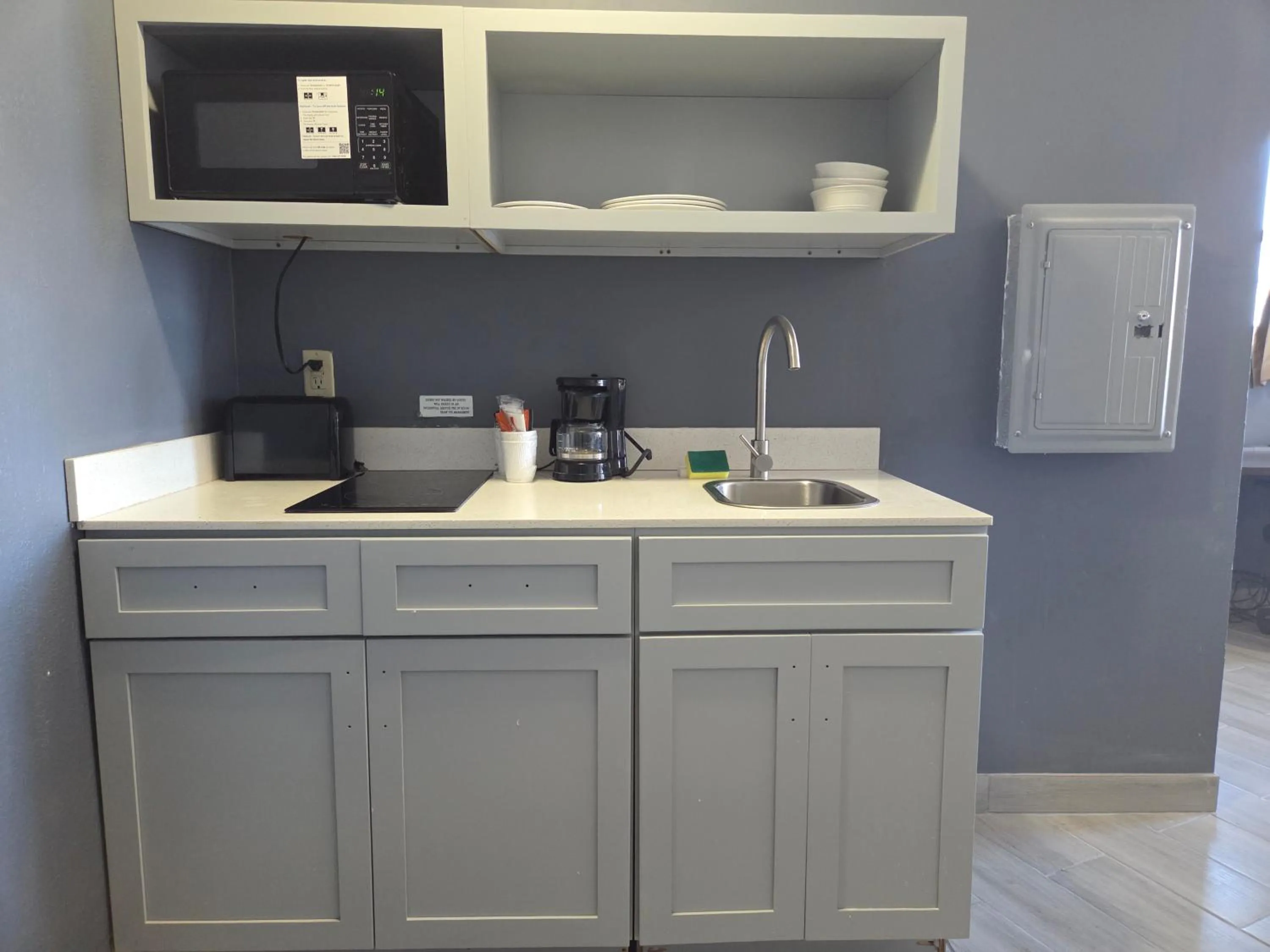 Coffee/tea facilities in Beach House Inn