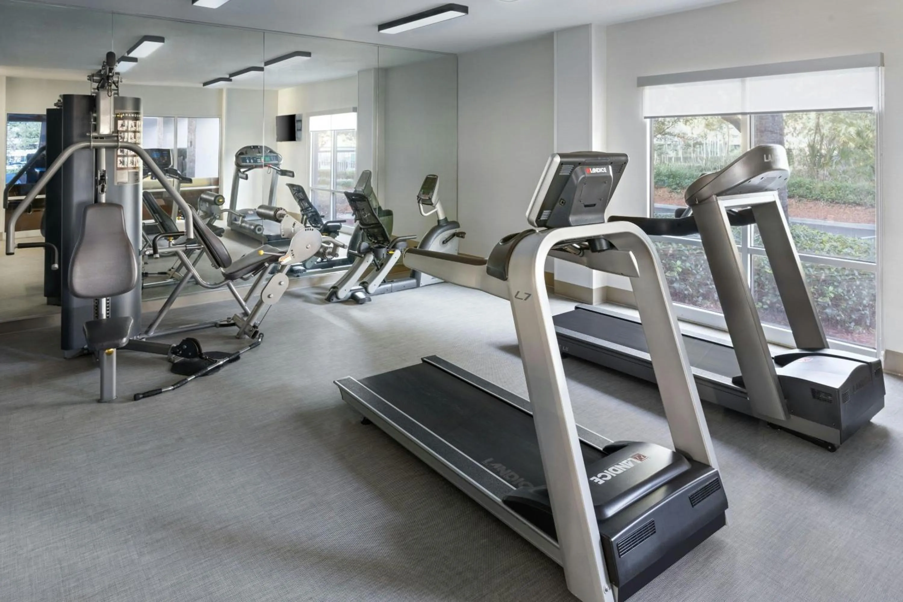 Fitness centre/facilities in City Express by Marriott Orlando International Drive