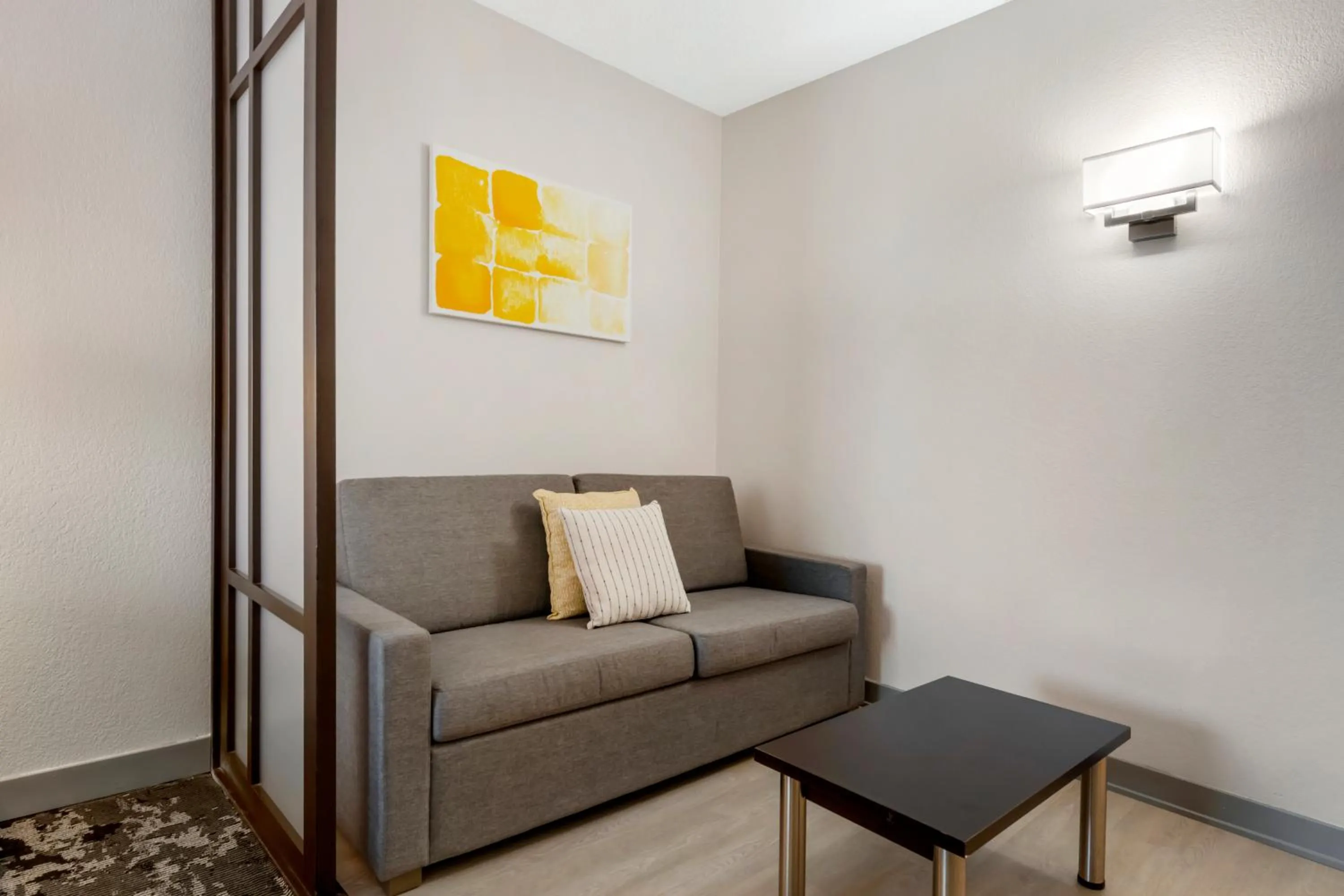 Seating area in Comfort Inn & Suites Near Universal Orlando Resort-Convention Ctr