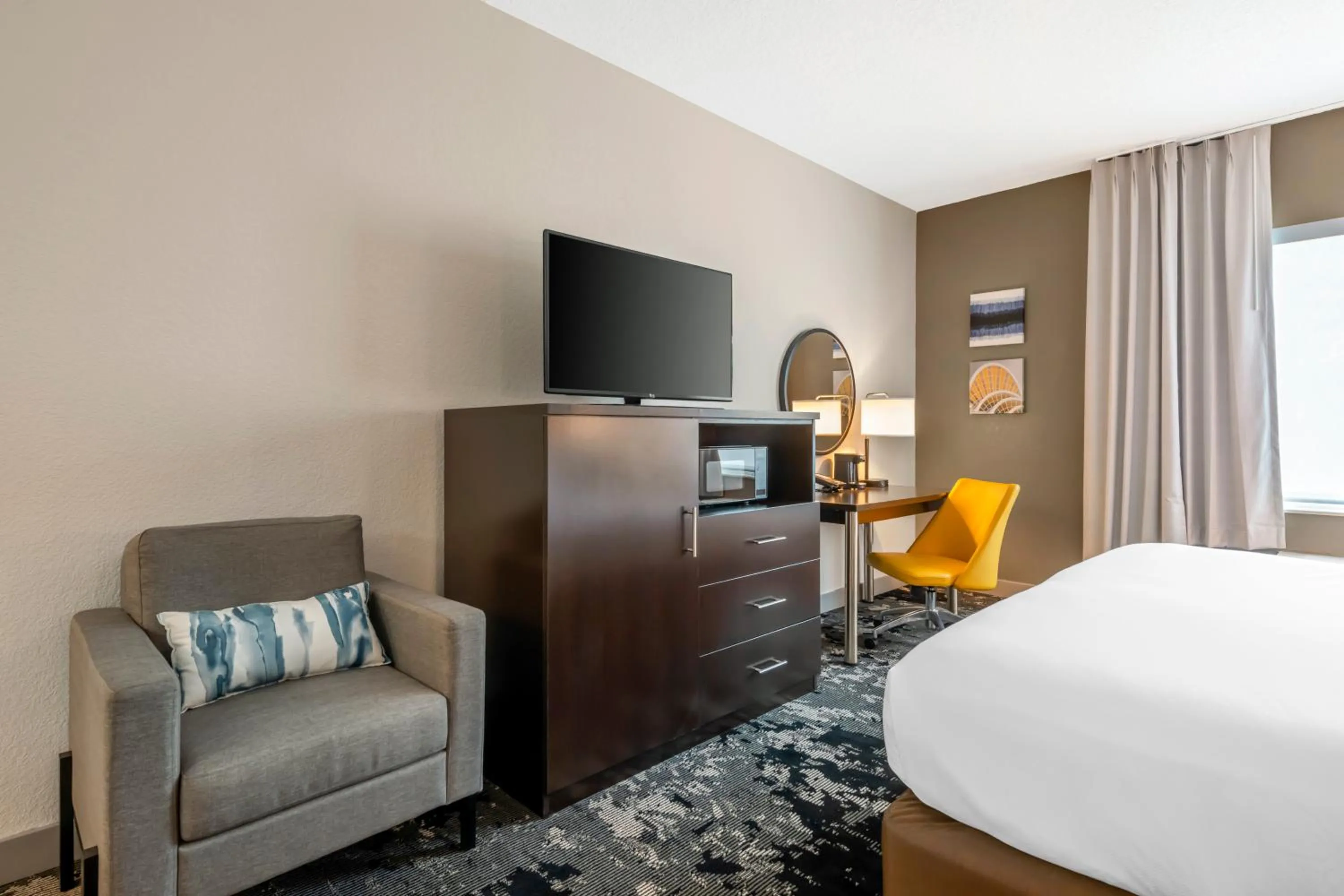 TV and multimedia in Comfort Inn & Suites Near Universal Orlando Resort-Convention Ctr