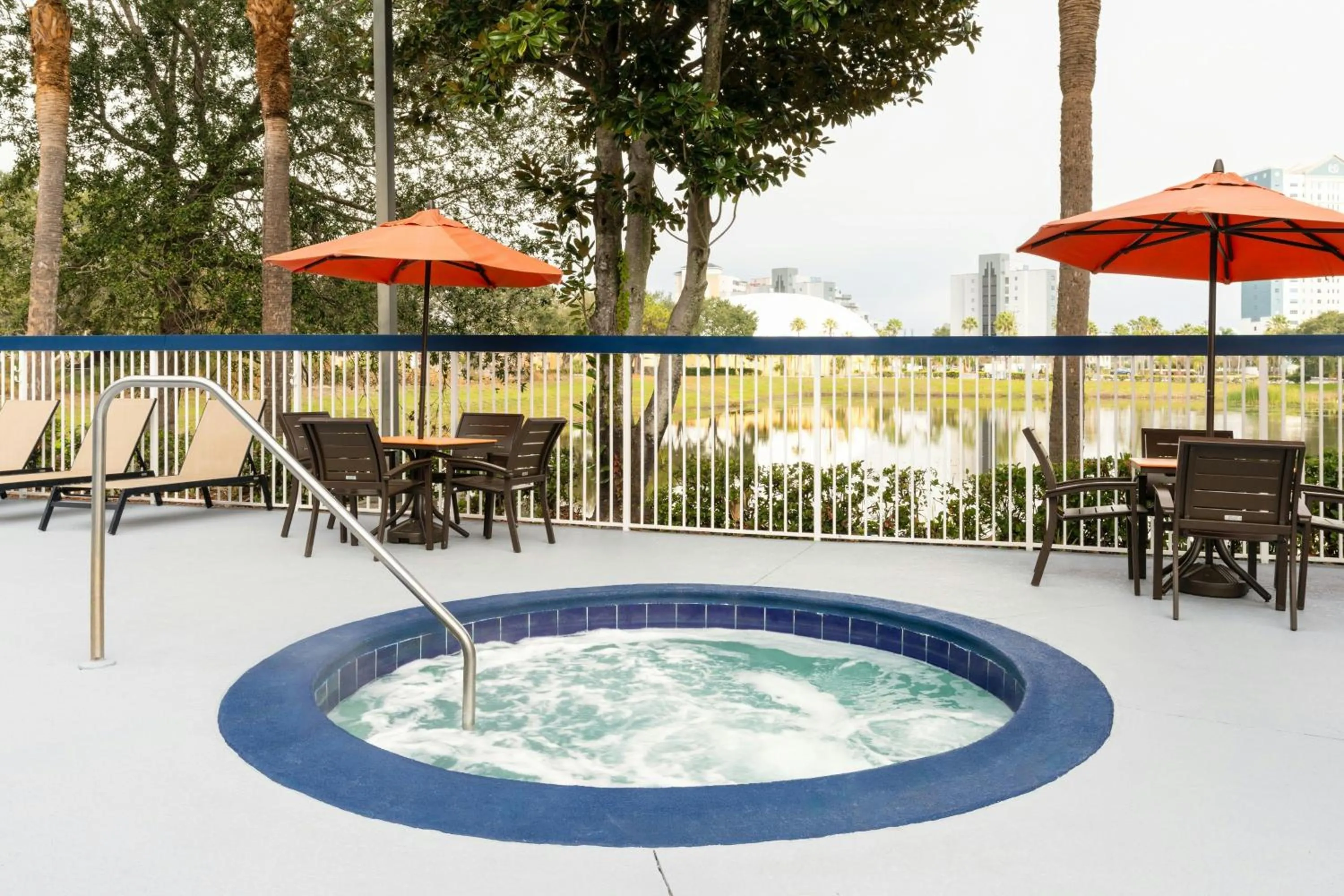 Swimming pool in City Express by Marriott Orlando International Drive