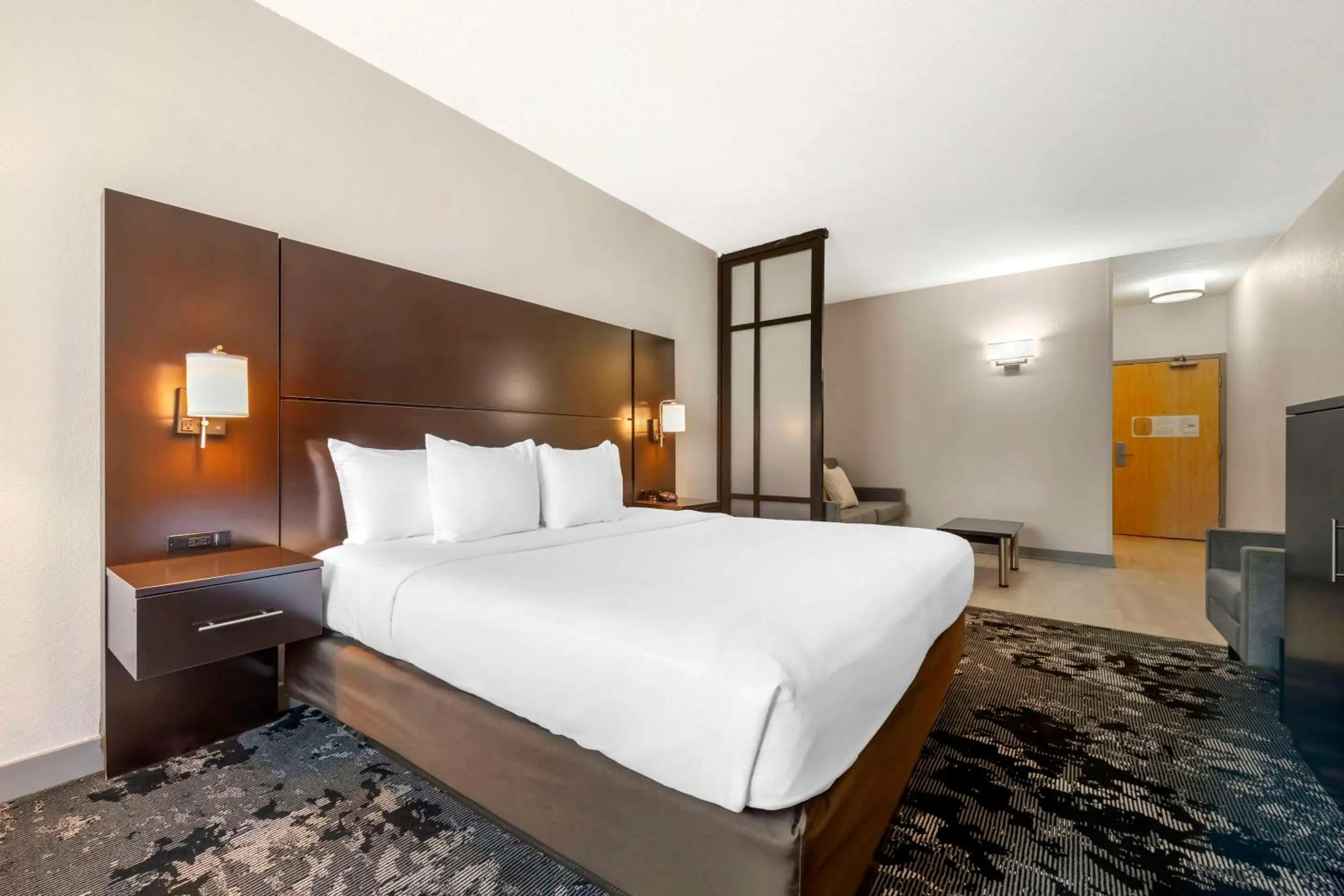 Bedroom in Comfort Inn & Suites Near Universal Orlando Resort-Convention Ctr