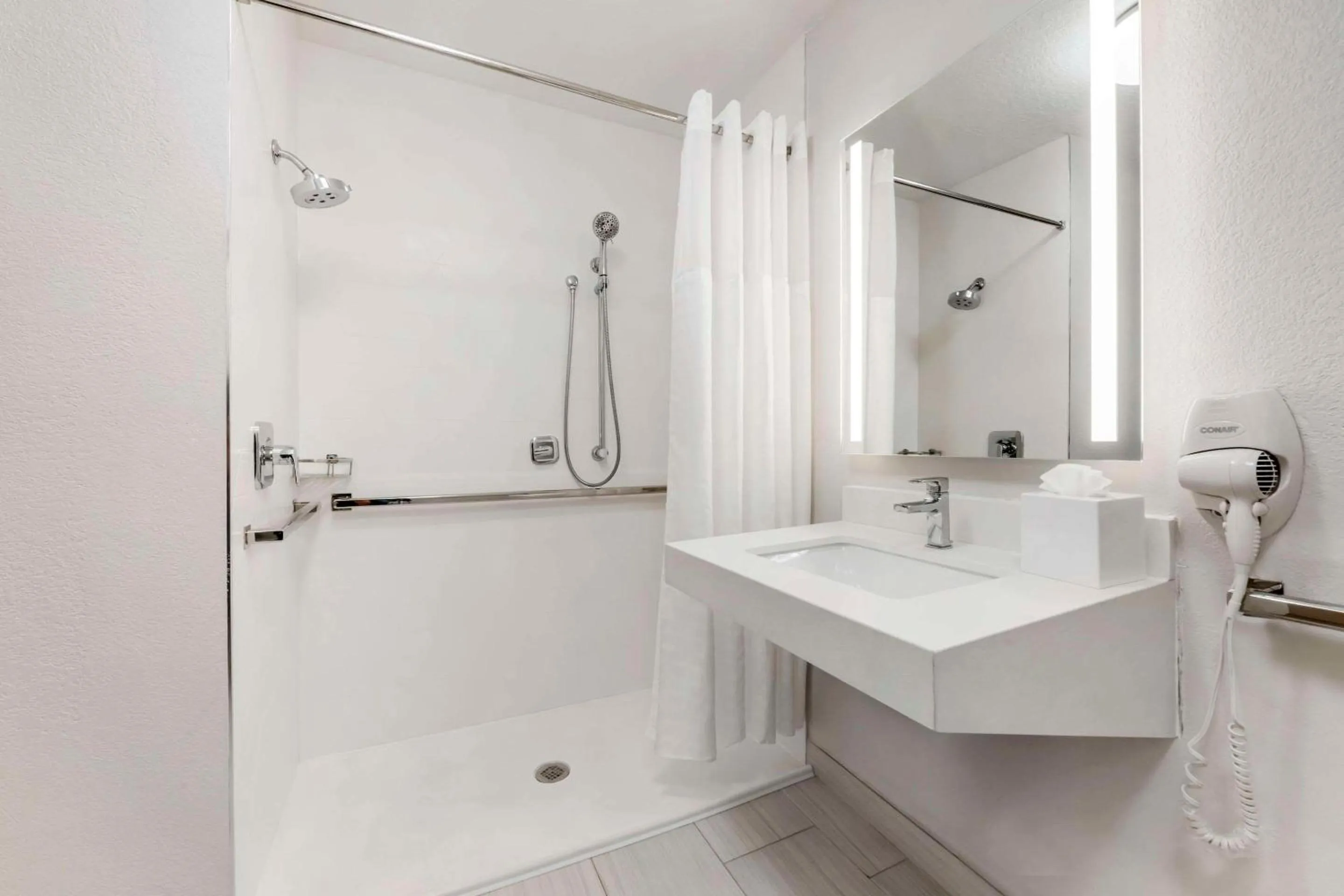 Bathroom in Comfort Inn & Suites Near Universal Orlando Resort-Convention Ctr