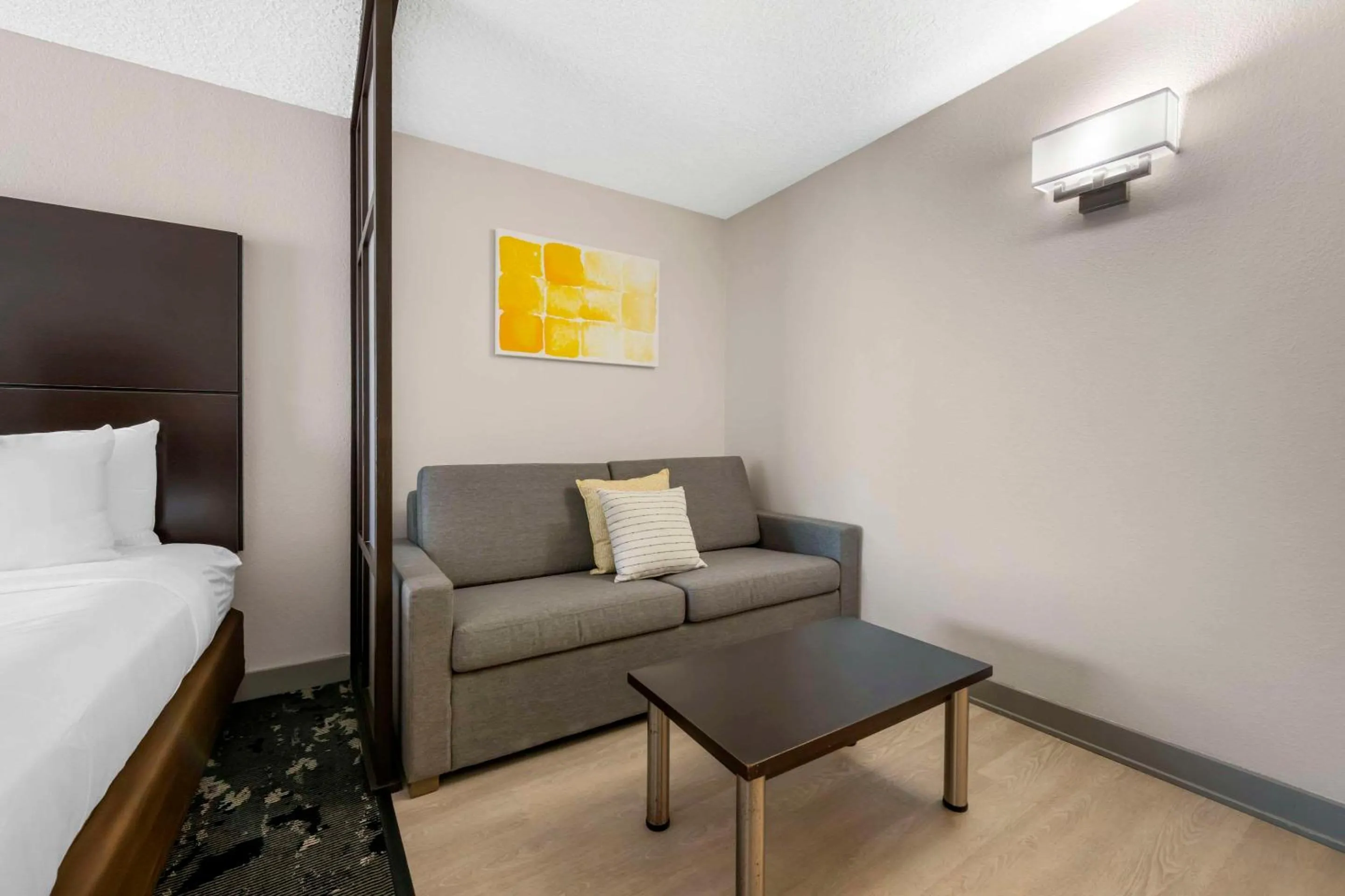 Bedroom in Comfort Inn & Suites Near Universal Orlando Resort-Convention Ctr