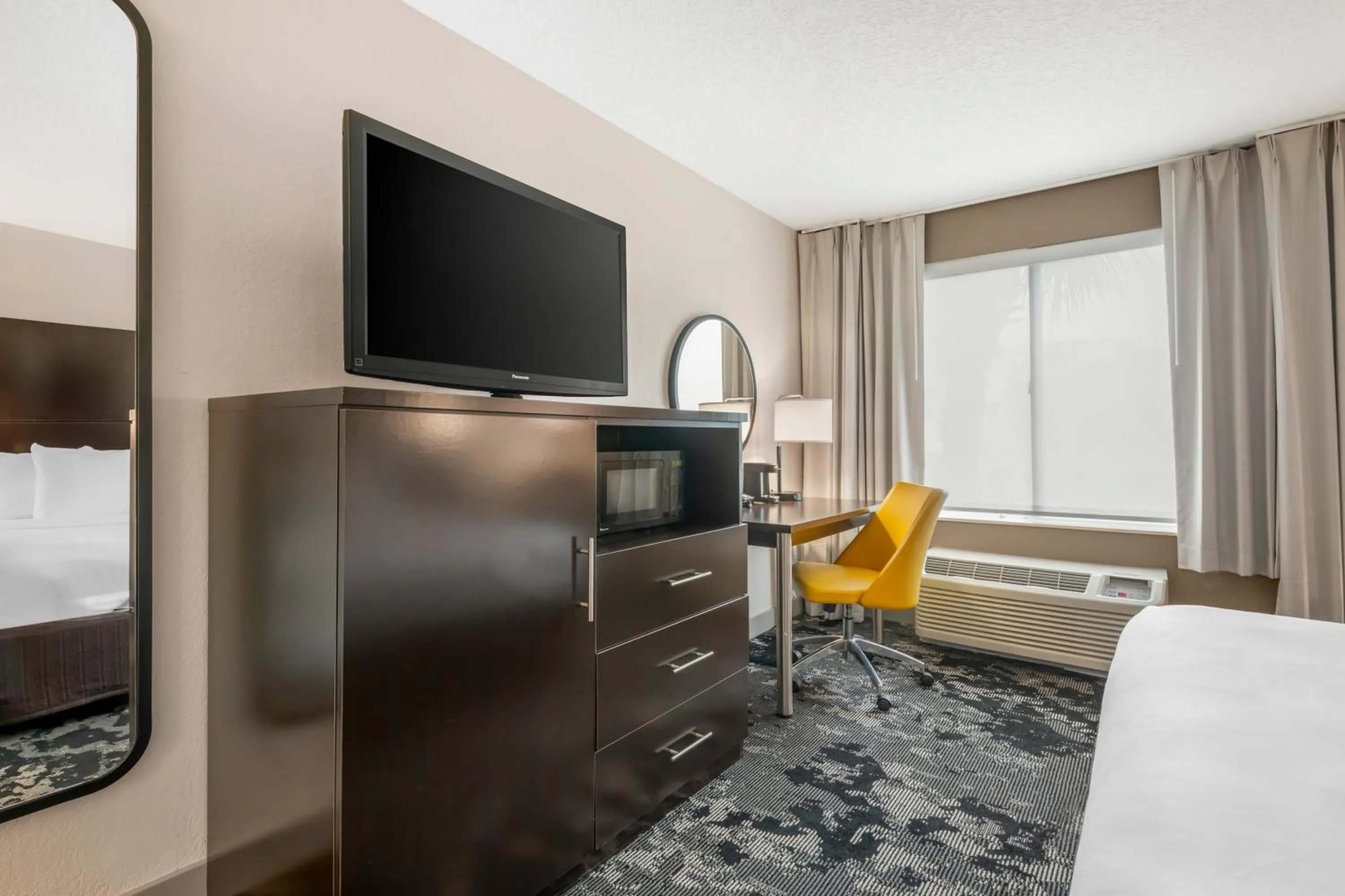 TV and multimedia in Comfort Inn & Suites Near Universal Orlando Resort-Convention Ctr