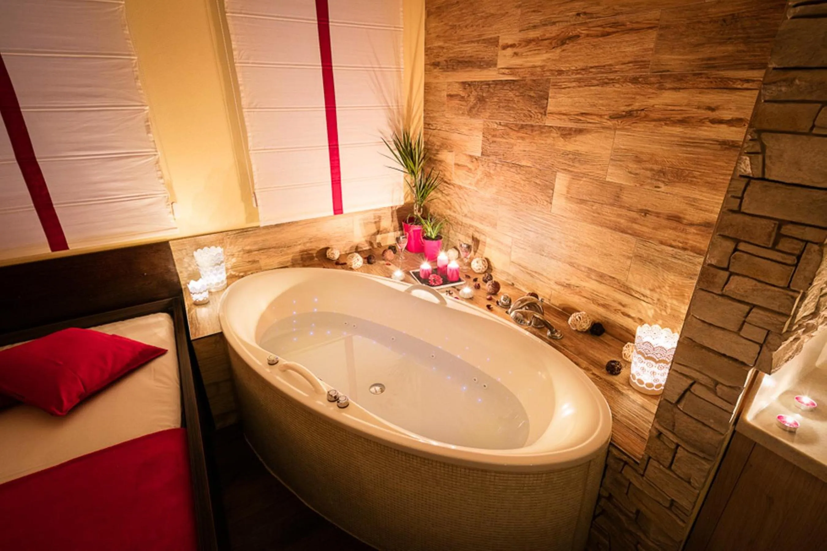 Hot Tub in Wine Wellness Hotel Amande Hustopeče