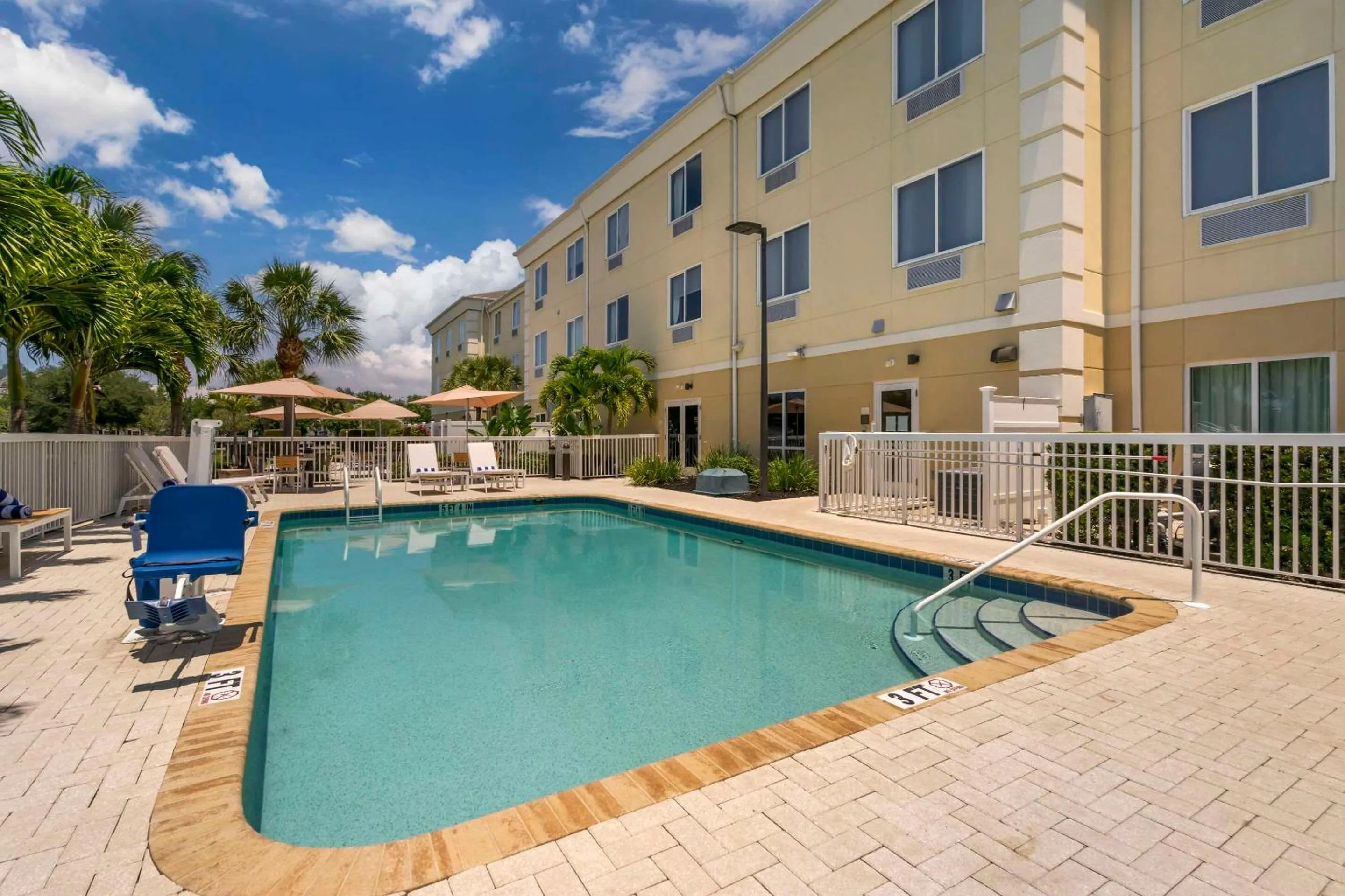 Patio in Comfort Suites Sarasota-Siesta Key