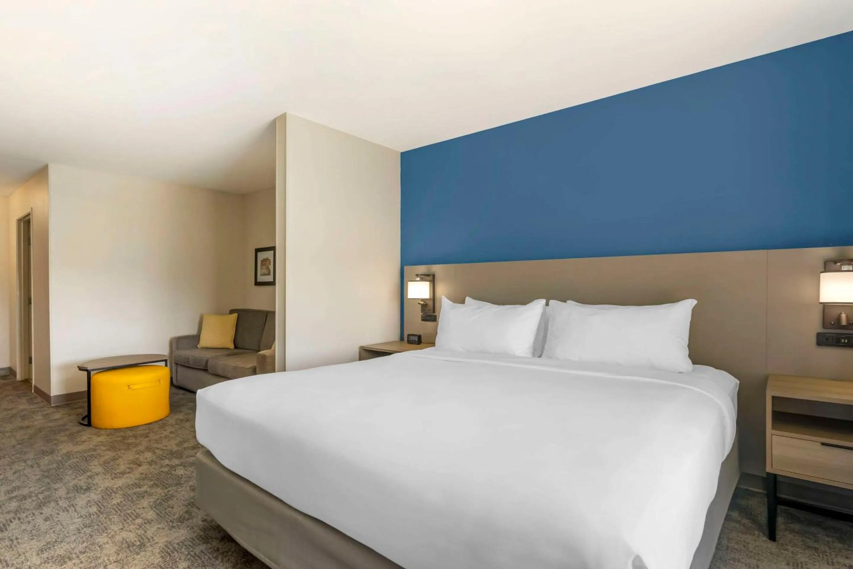 Bedroom, Bed in Comfort Suites Sarasota-Siesta Key