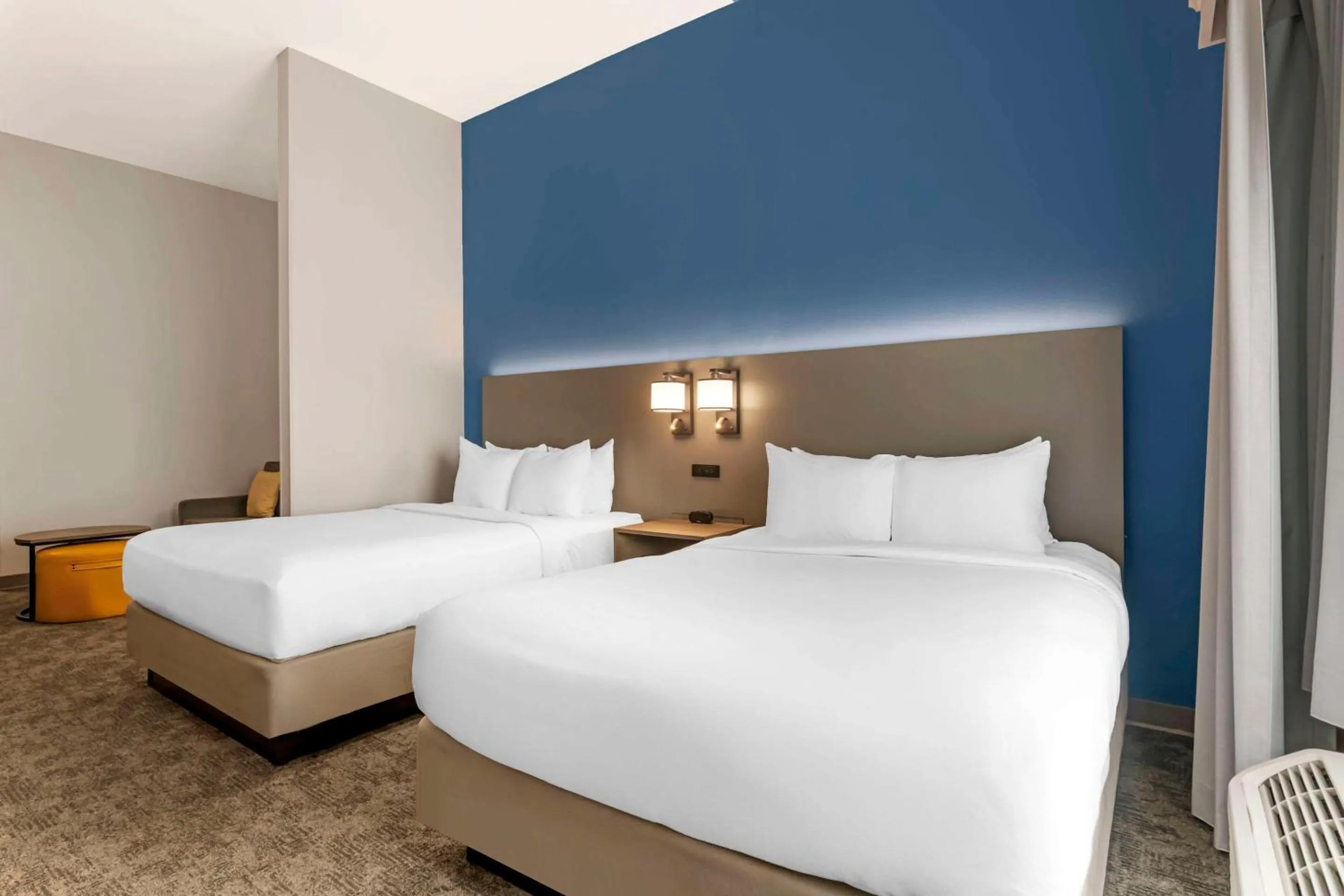 Bedroom, Bed in Comfort Suites Sarasota-Siesta Key