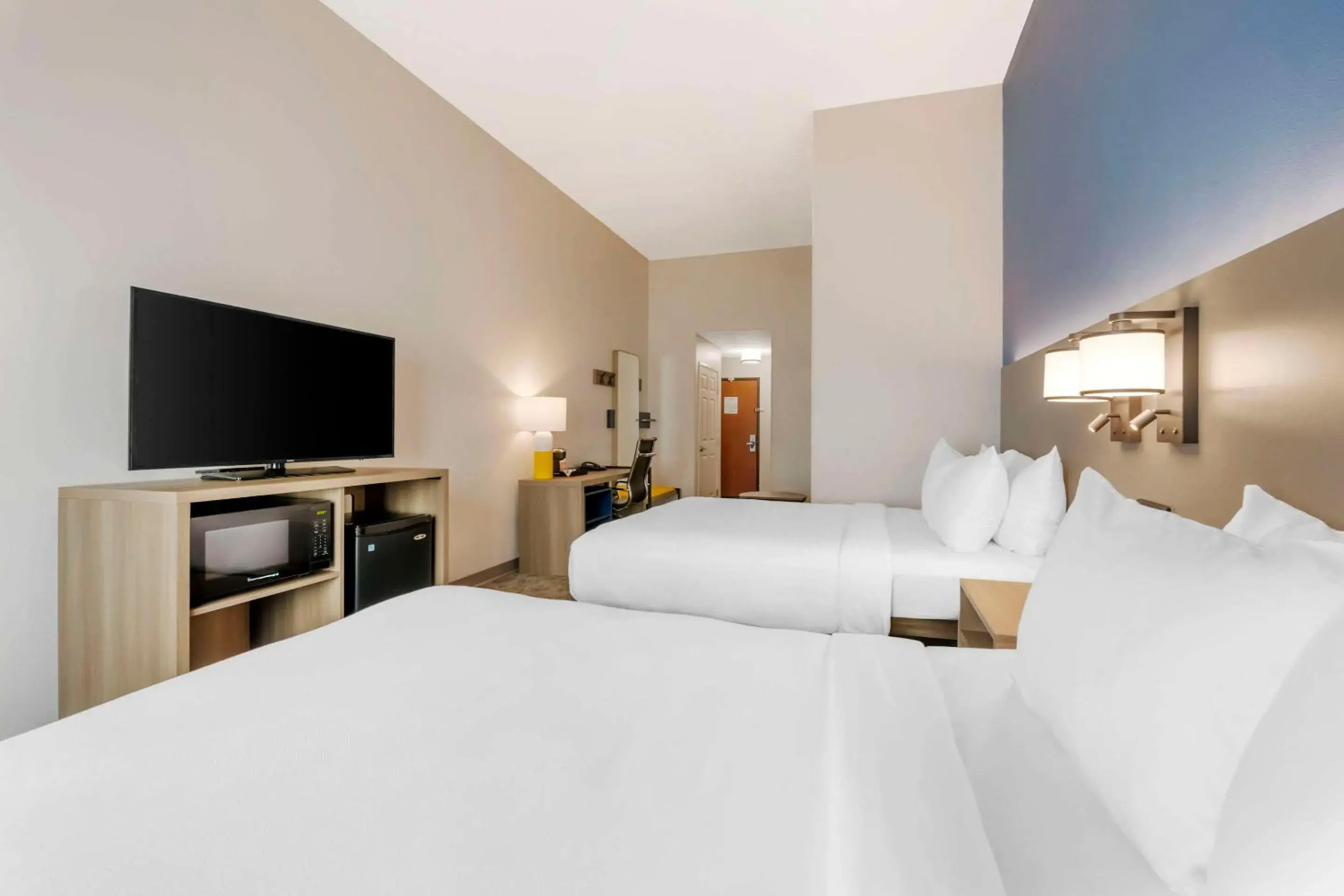 Bedroom, Bed in Comfort Suites Sarasota-Siesta Key Bedroom, Bed in Comfort Suites Sarasota-Siesta Key