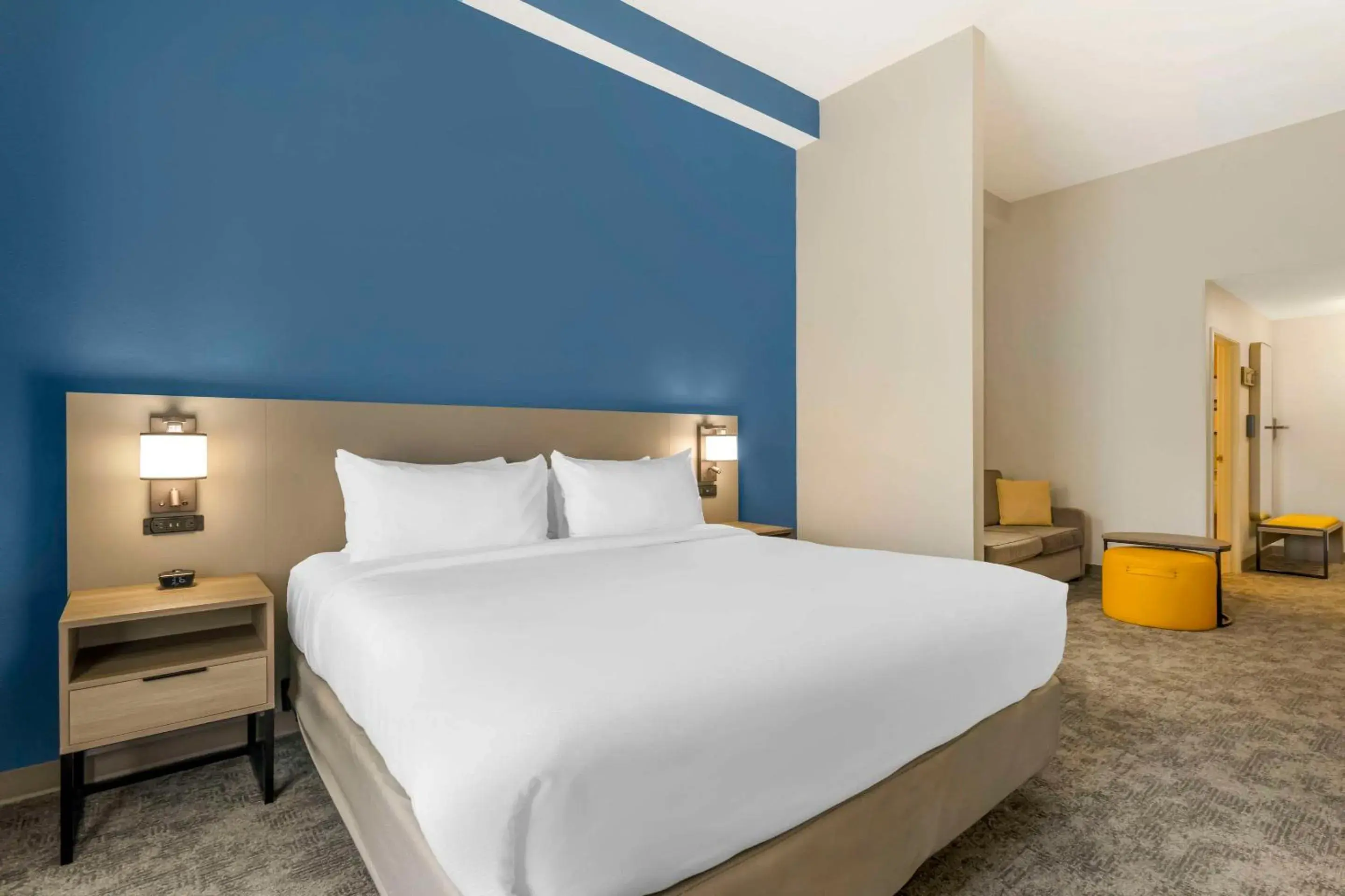 Bedroom, Bed in Comfort Suites Sarasota-Siesta Key Bedroom, Bed in Comfort Suites Sarasota-Siesta Key