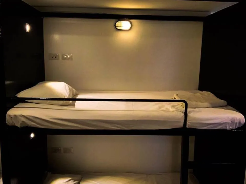 Bed in Coconut Grove Hotel Samui