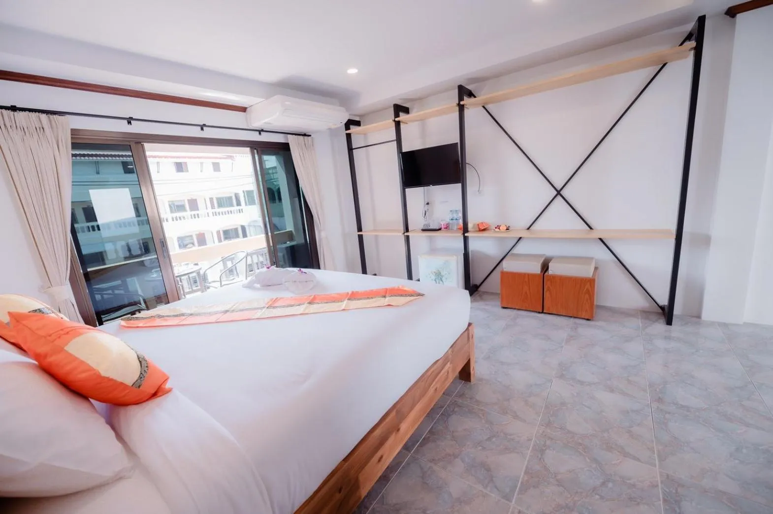 Bed in Coconut Grove Hotel Samui