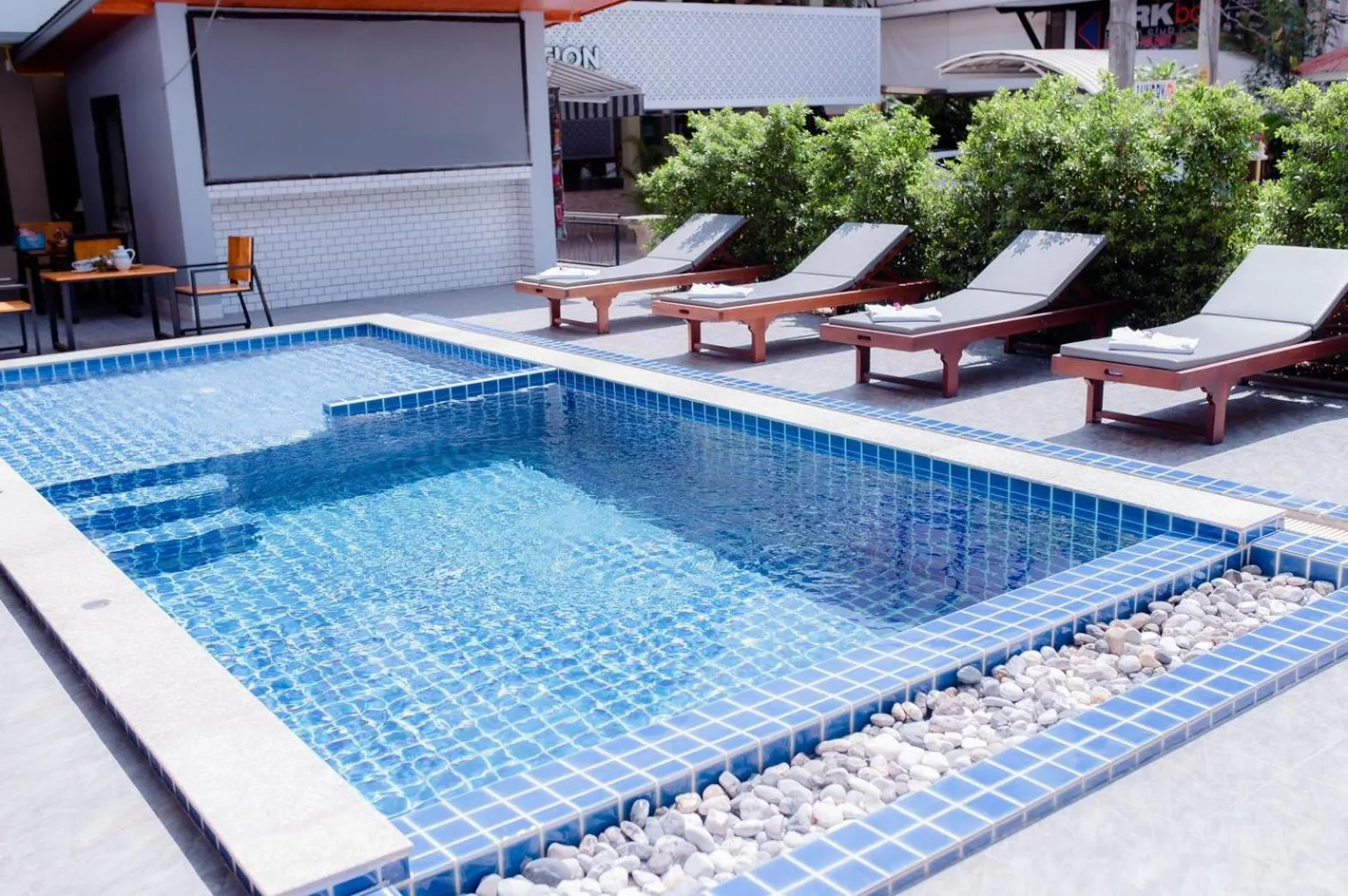 Swimming pool in Coconut Grove Hotel Samui