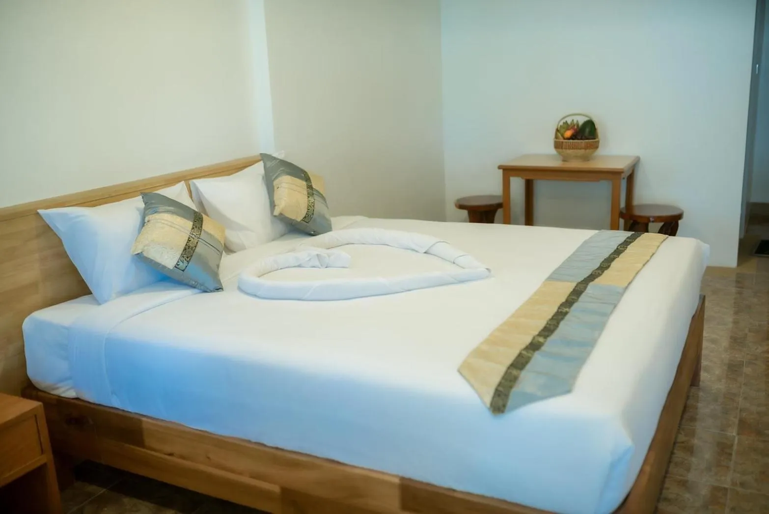 Bed in Coconut Grove Hotel Samui