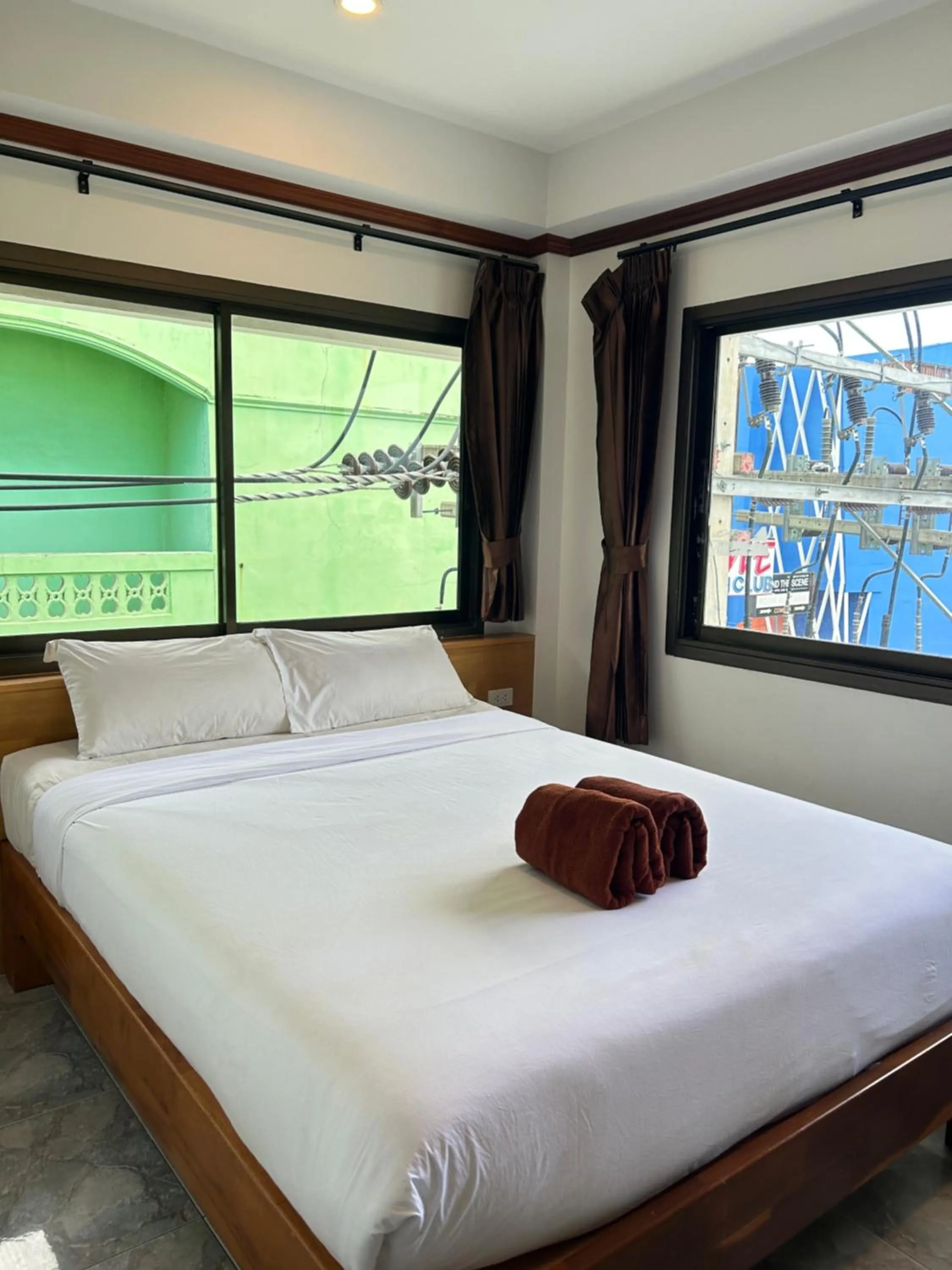 Bed in Coconut Grove Hotel Samui