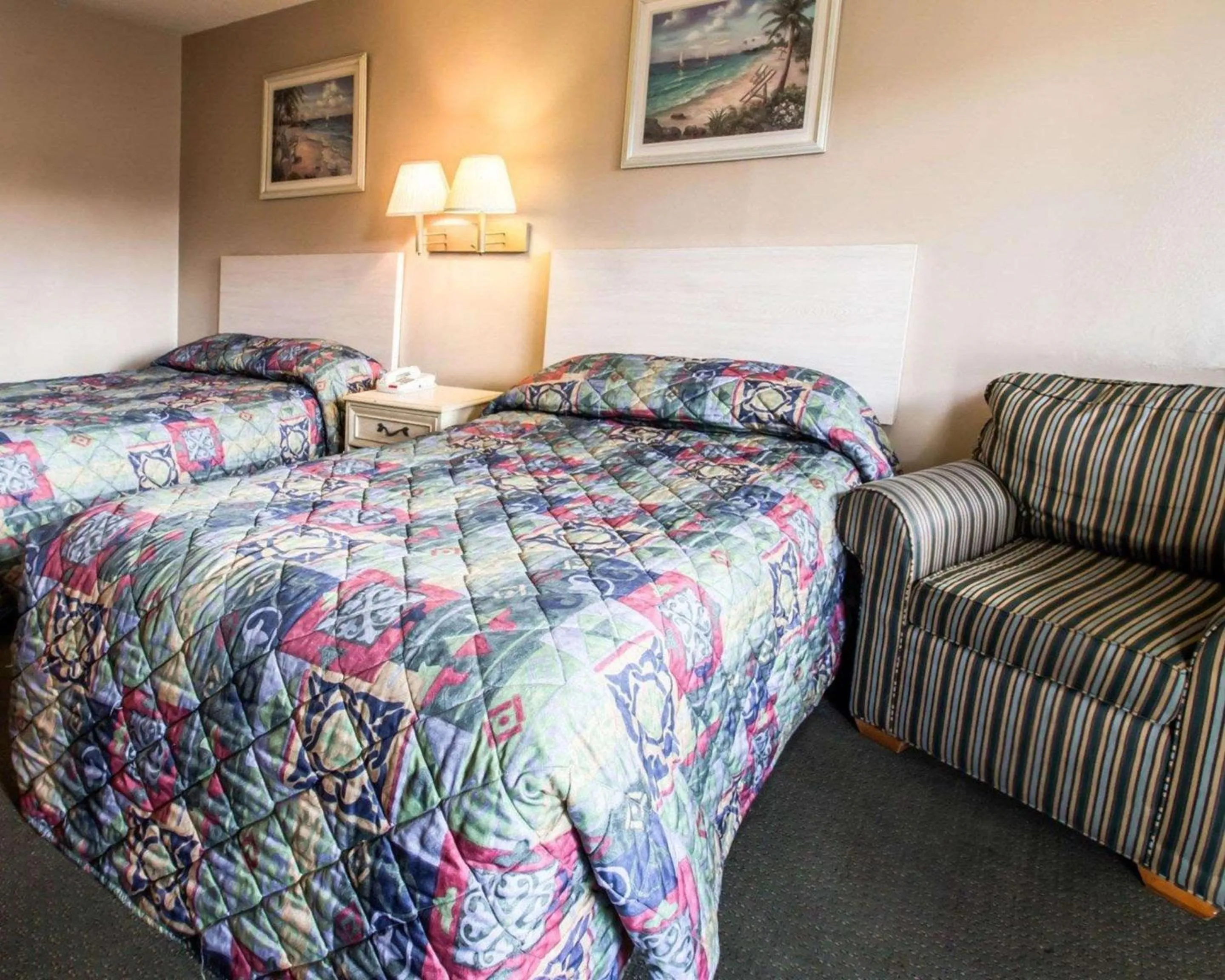 Photo of the whole room, Bed in Rodeway Inn Apopka South