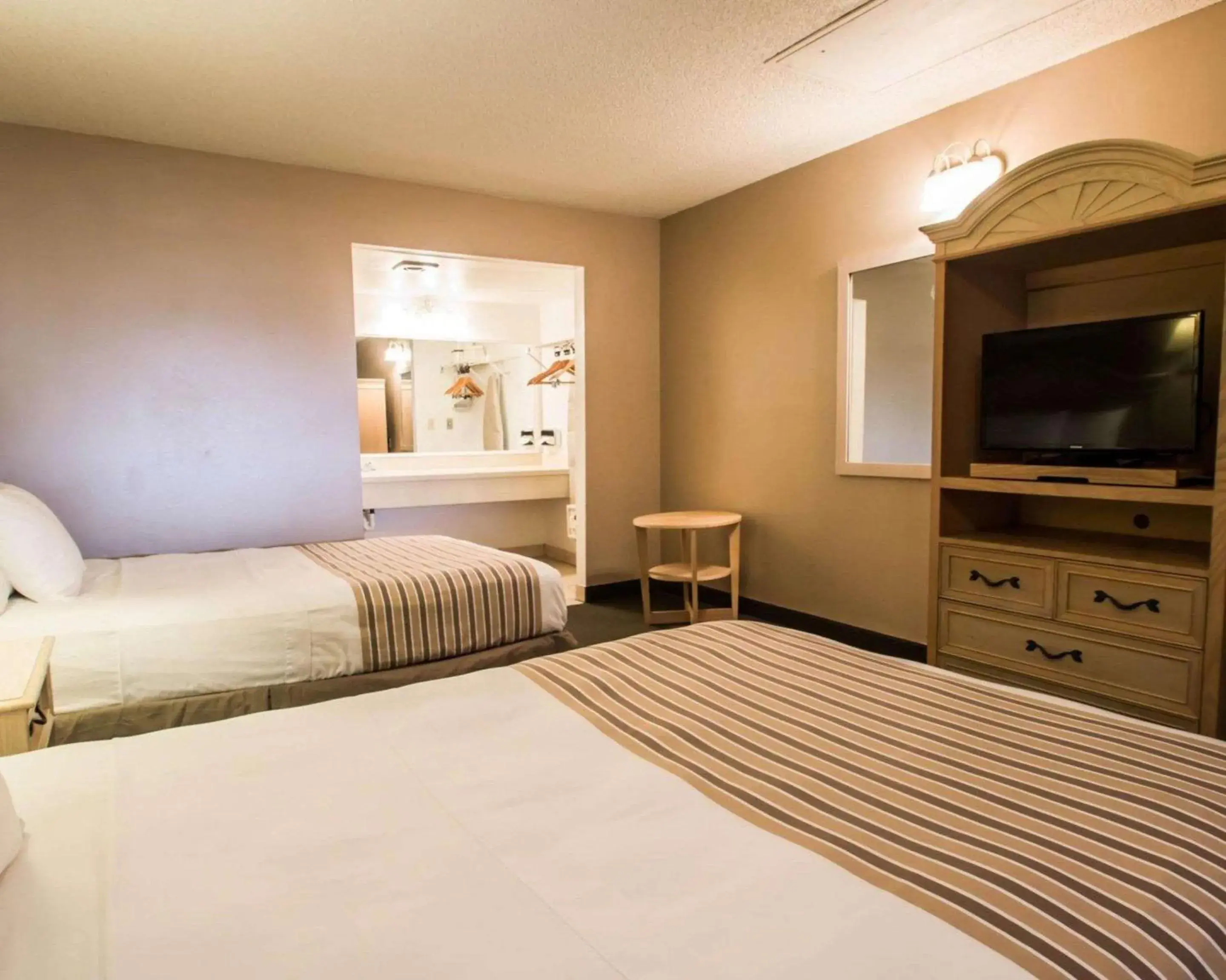 Photo of the whole room, Bed in Rodeway Inn Photo of the whole room, Bed in Rodeway Inn