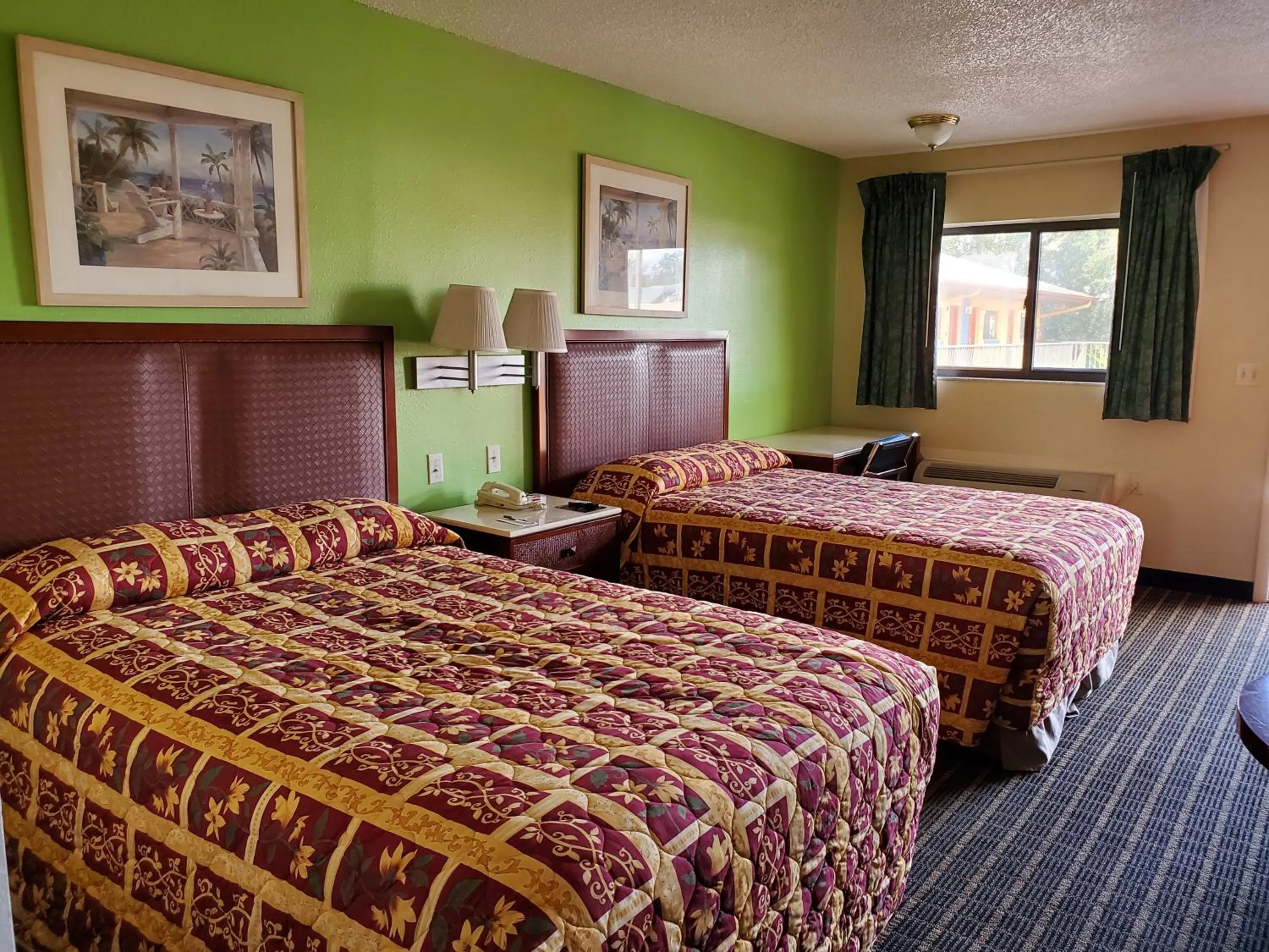 Bed in Rodeway Inn Apopka South