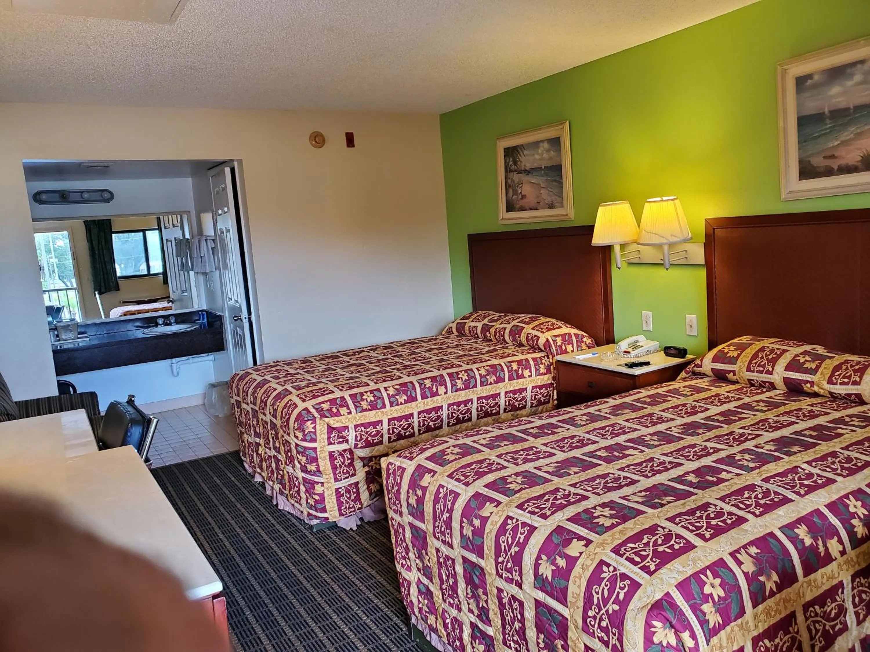 Bed in Rodeway Inn Apopka South