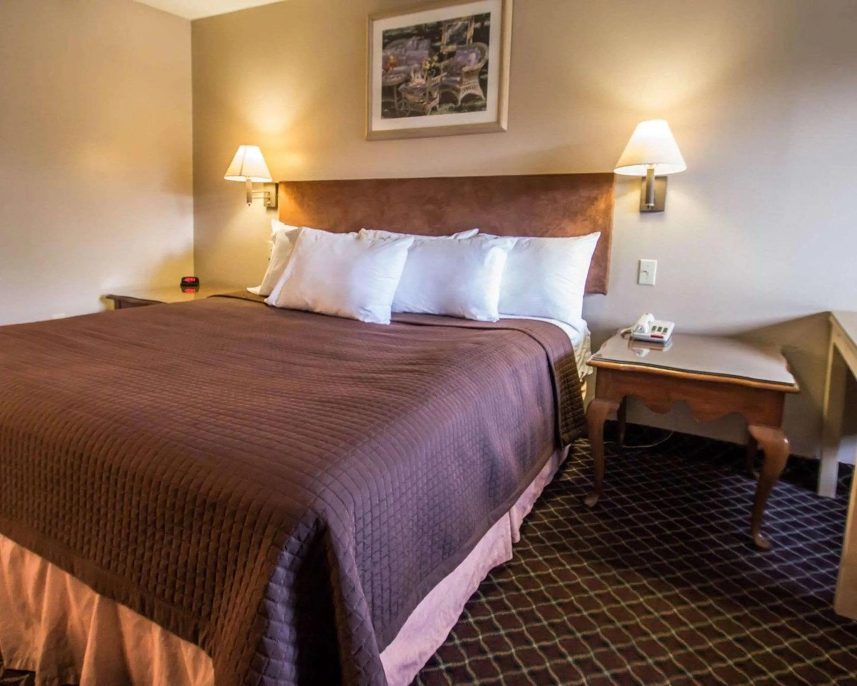 Photo of the whole room, Bed in Rodeway Inn Apopka South