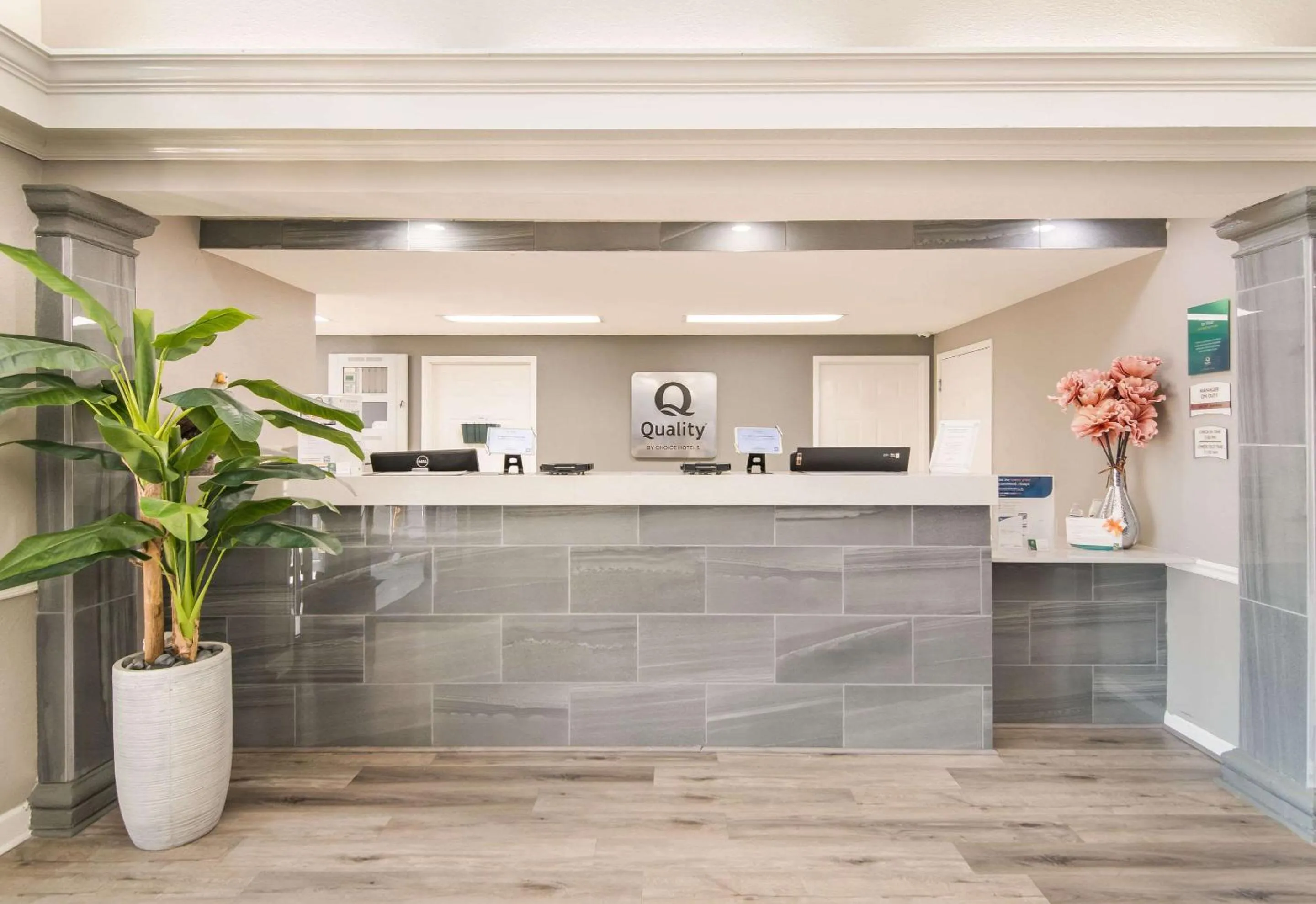 Lobby or reception in Quality Inn Crestview Near Eglin AFB