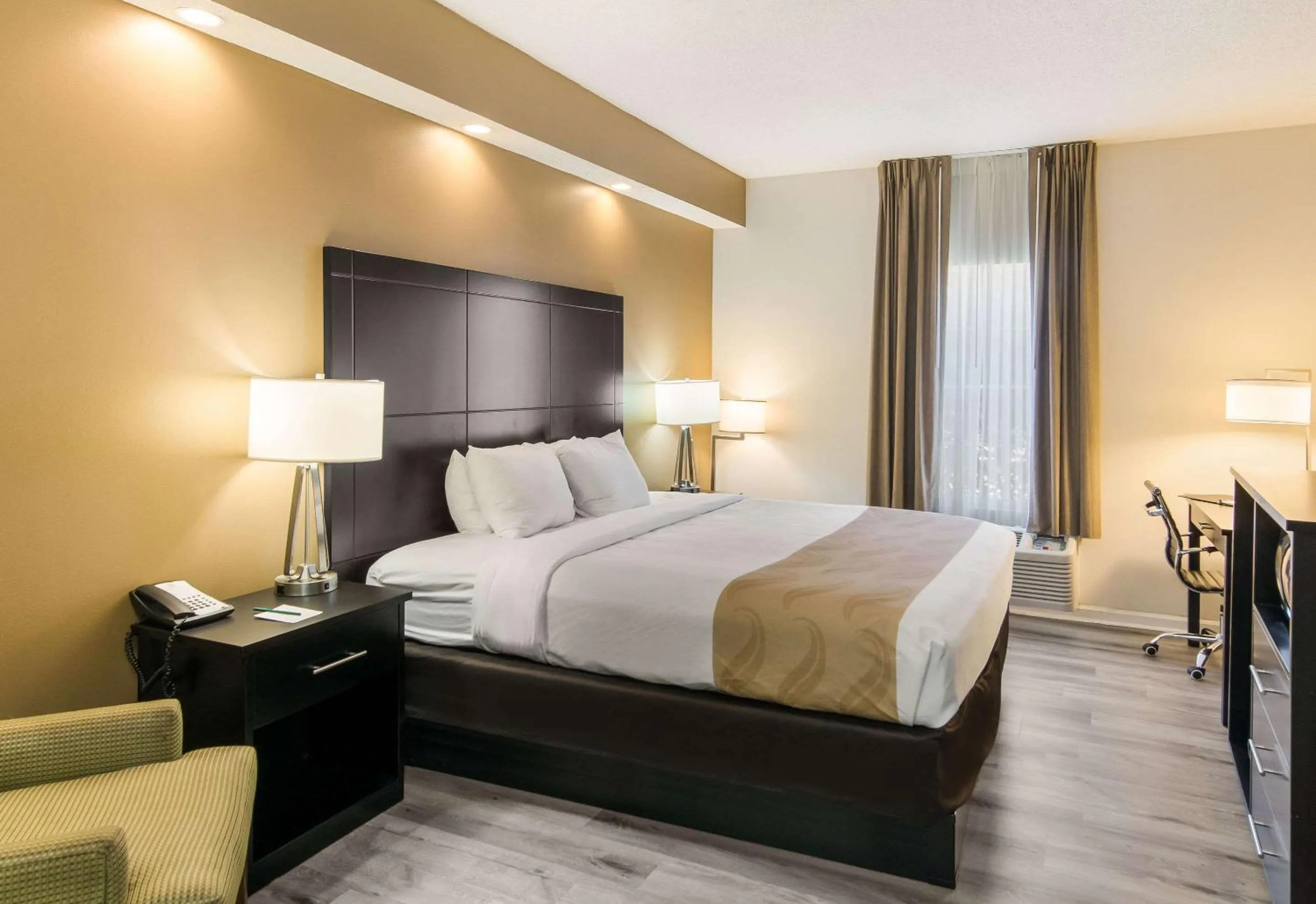 Photo of the whole room in Quality Inn Crestview Near Eglin AFB