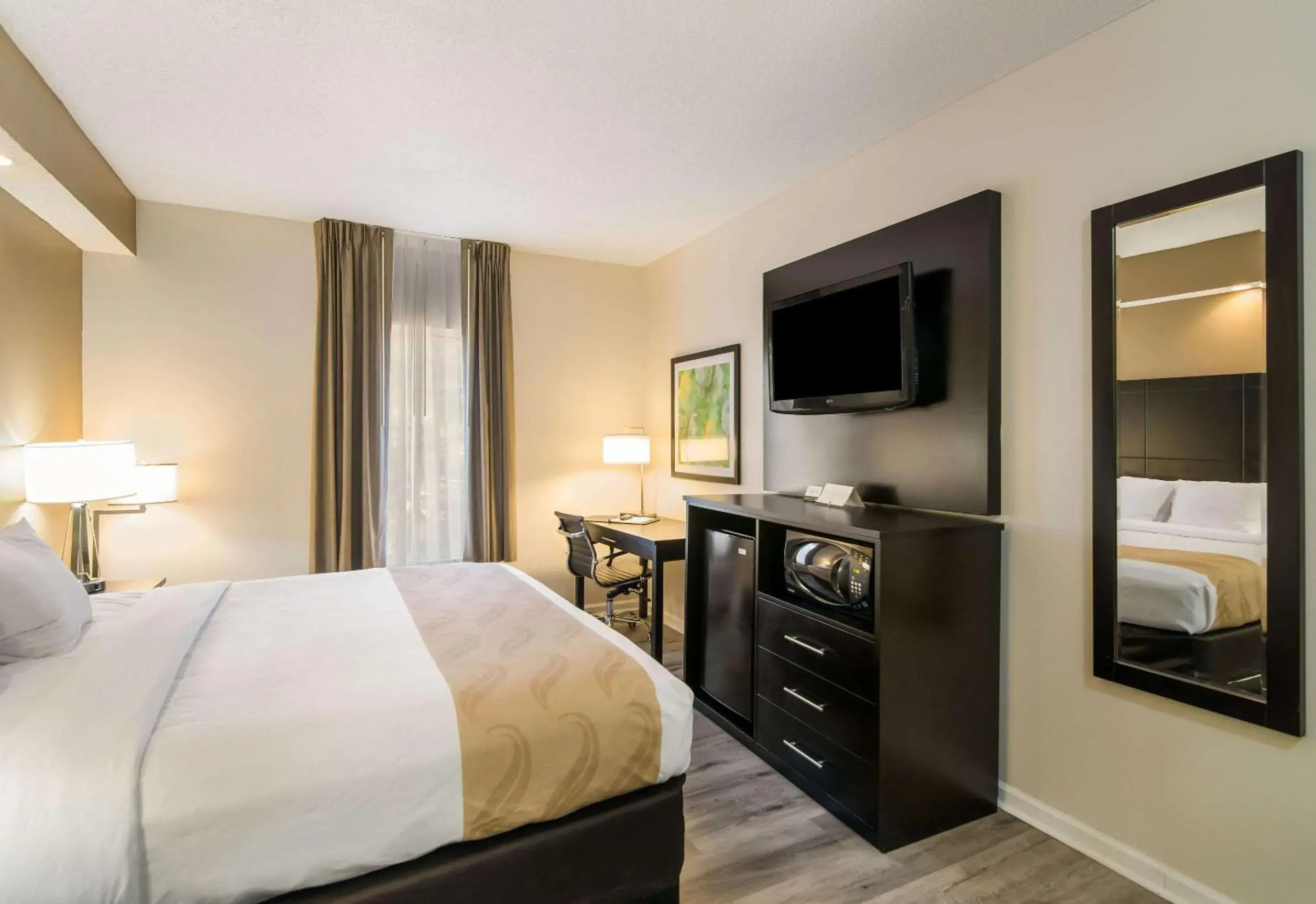 Photo of the whole room in Quality Inn Crestview Near Eglin AFB Photo of the whole room in Quality Inn Crestview Near Eglin AFB