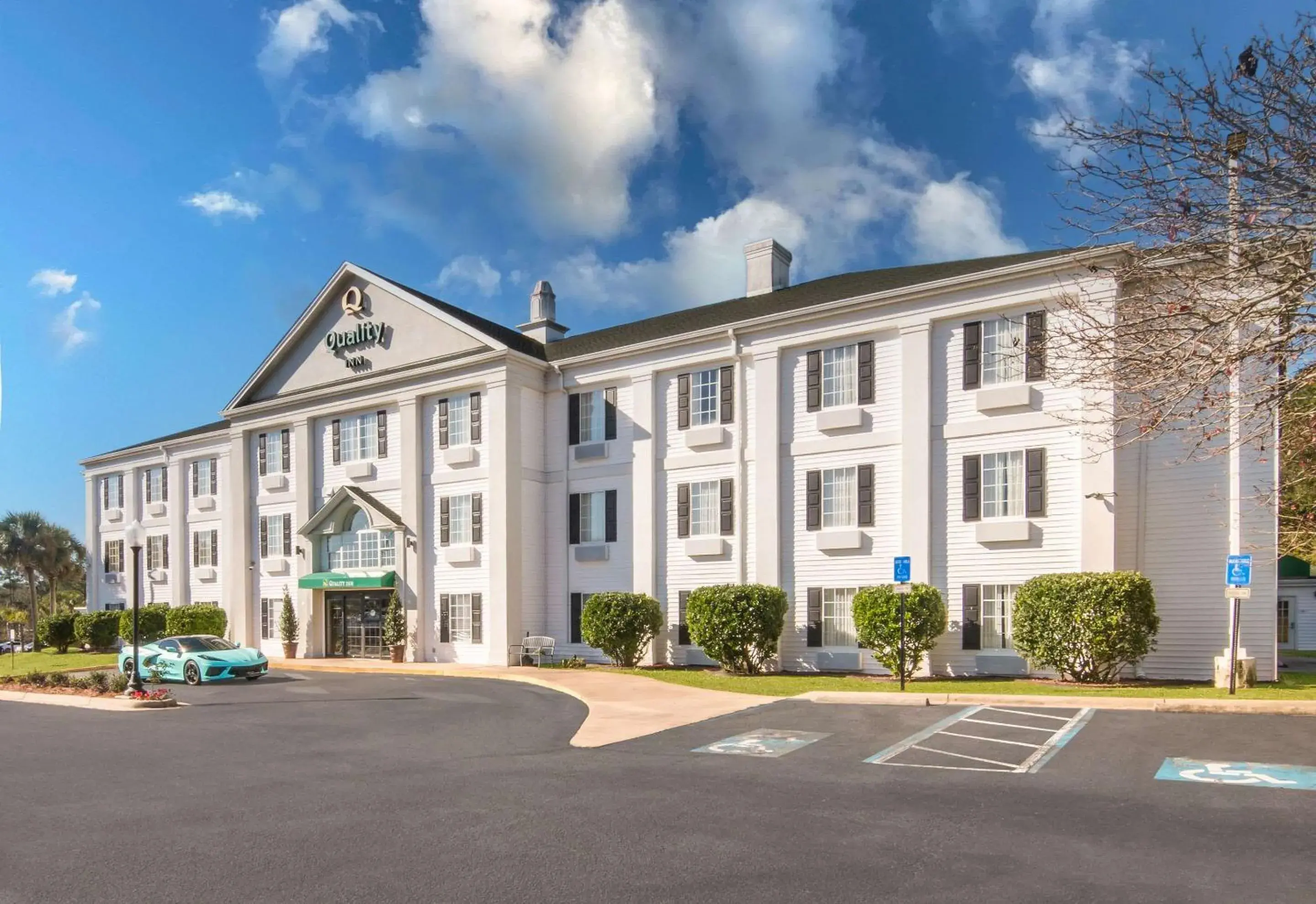 Property building in Quality Inn Crestview Near Eglin AFB Property building in Quality Inn Crestview Near Eglin AFB