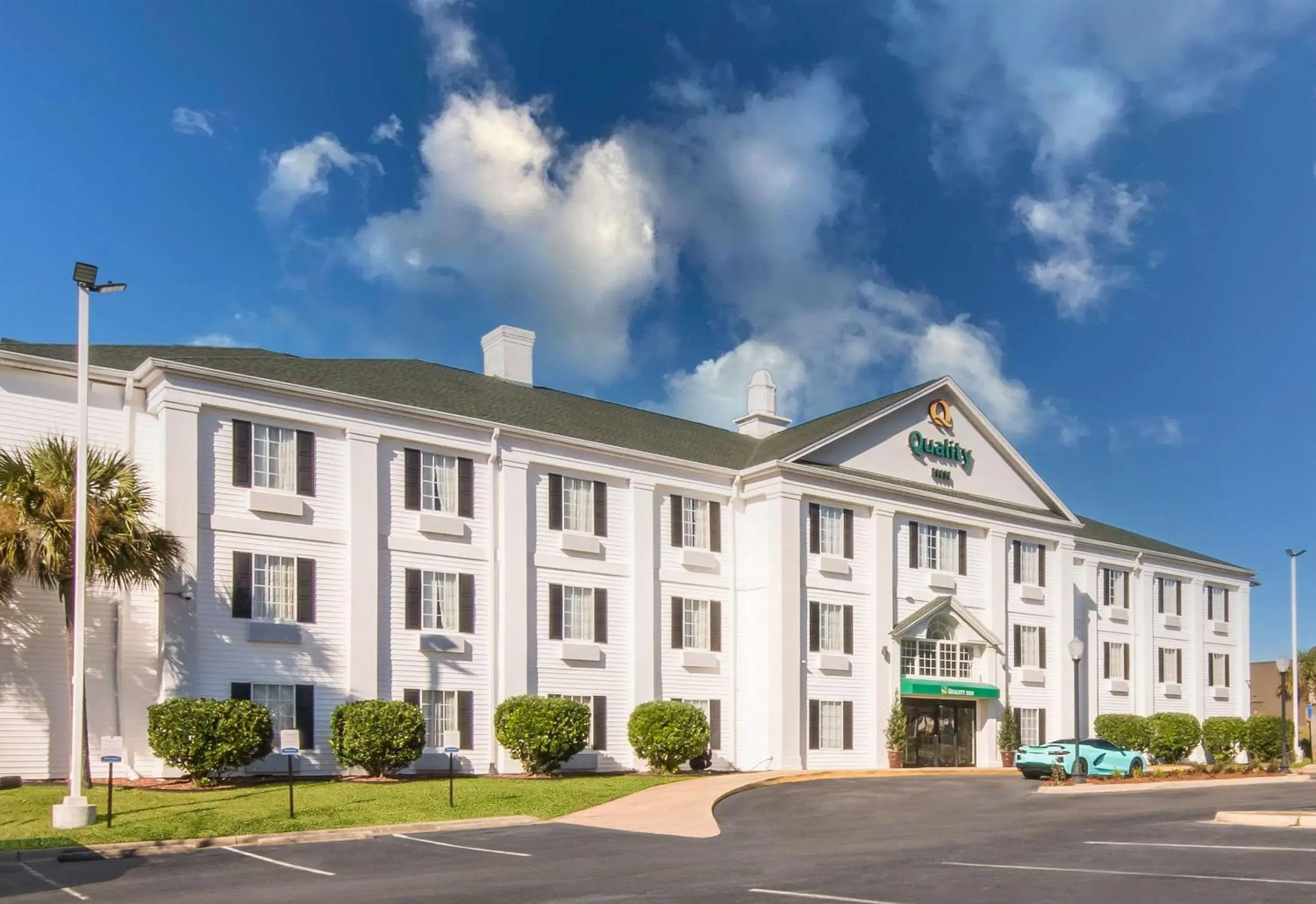 Property building in Quality Inn Crestview Near Eglin AFB Property building in Quality Inn Crestview Near Eglin AFB