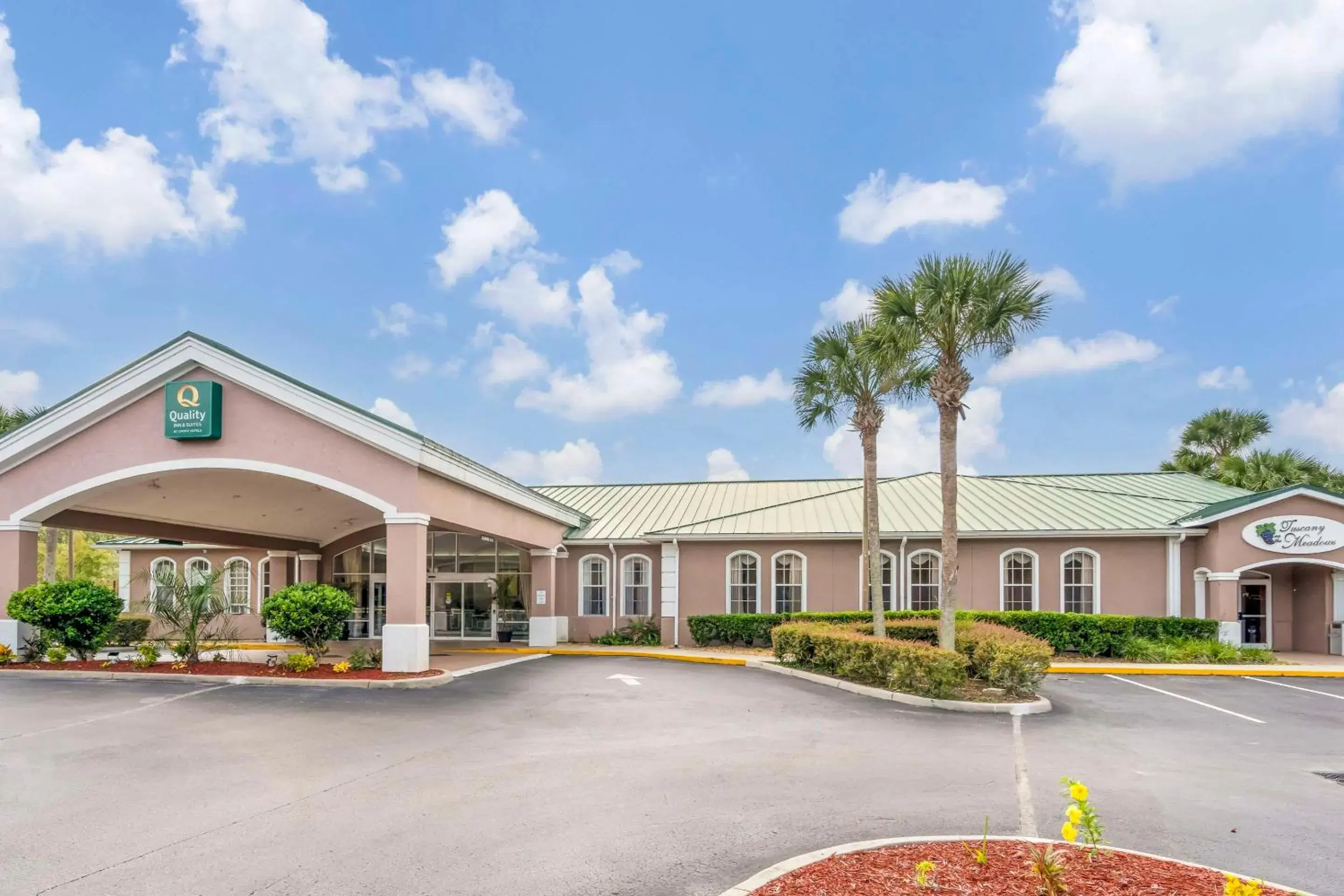 Property Building in Quality Inn Conference Center at Citrus Hills Property Building in Quality Inn Conference Center at Citrus Hills