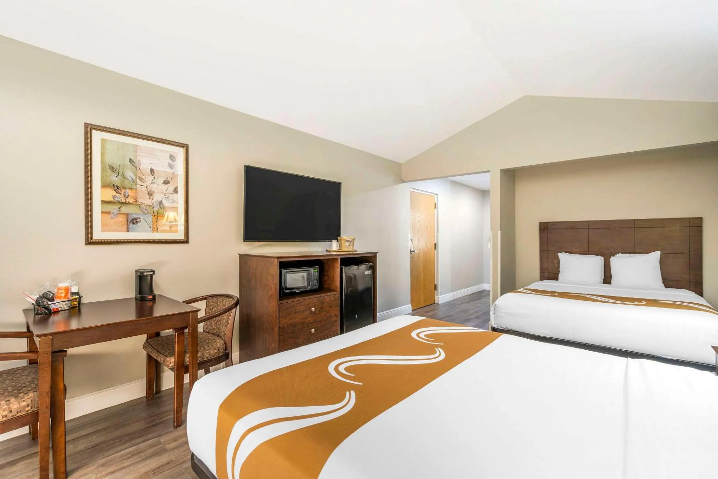 Bedroom, TV/Entertainment Center in Quality Inn Conference Center at Citrus Hills