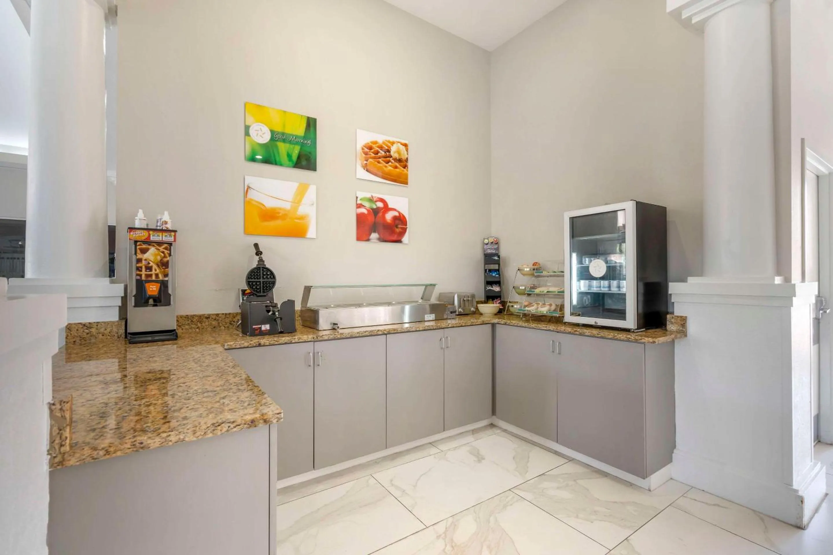 Breakfast, Kitchen/Kitchenette in Quality Inn Conference Center at Citrus Hills