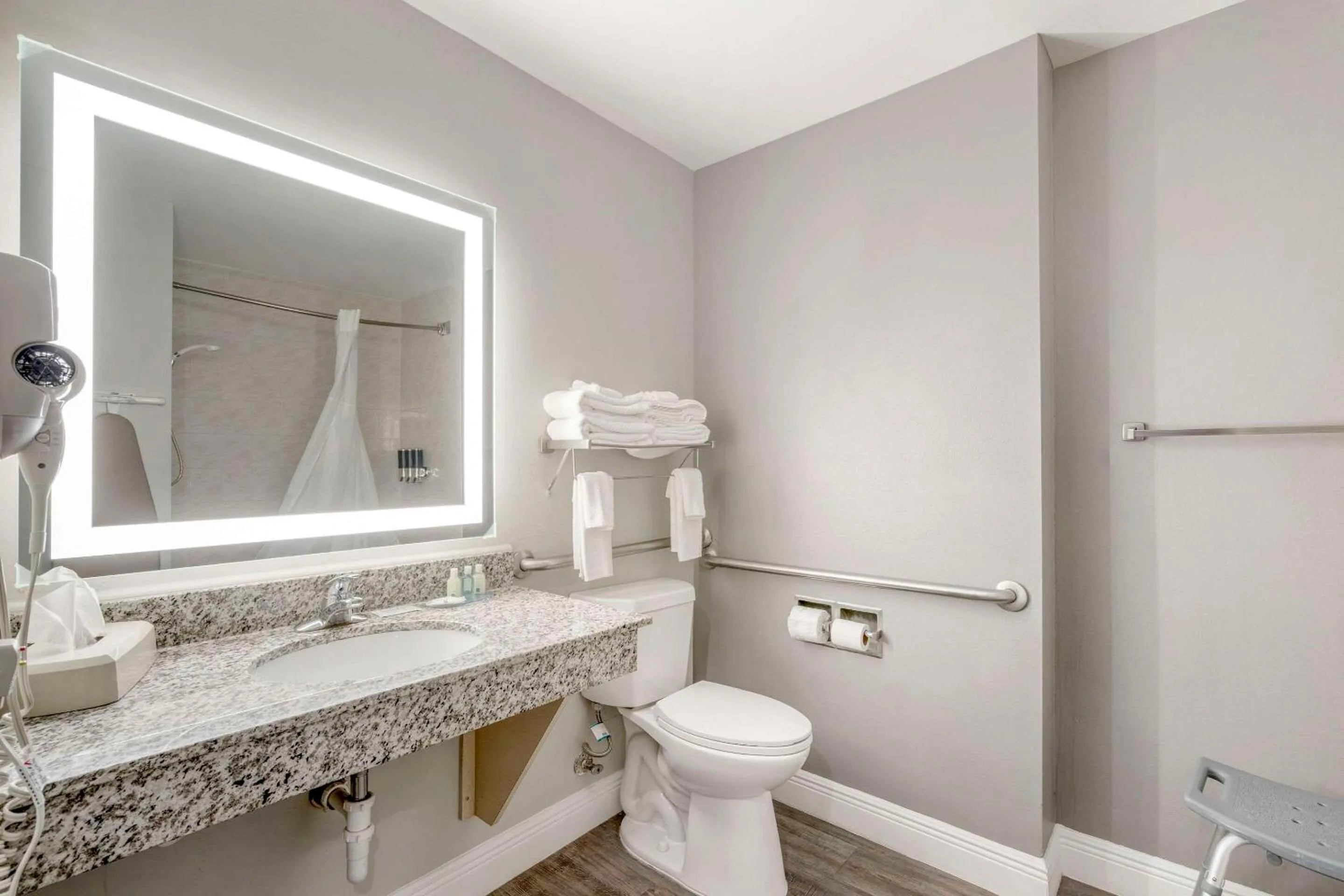 Bedroom, Bathroom in Quality Inn Conference Center at Citrus Hills