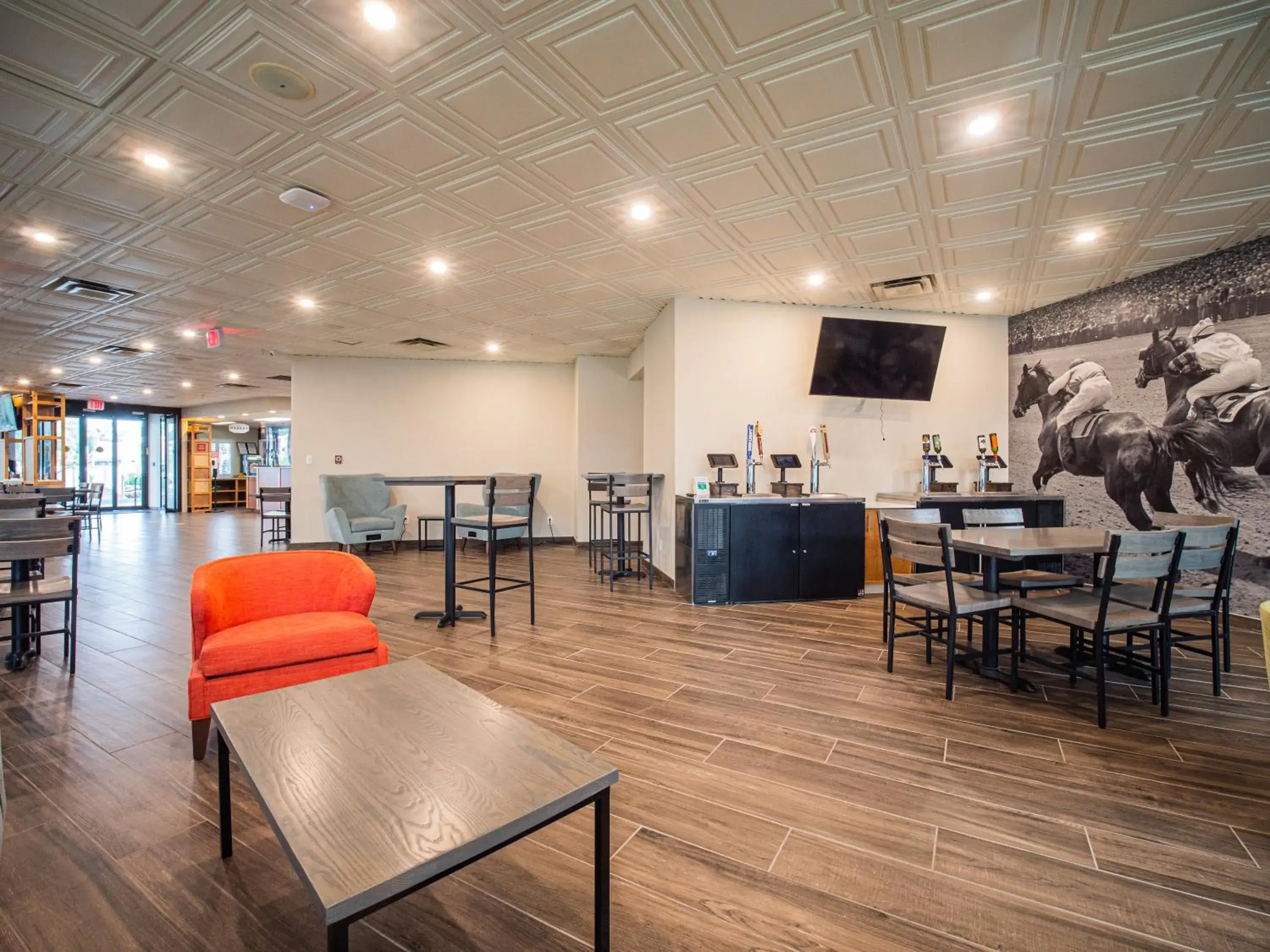 Lounge or bar in The Equus Inn & Suites Ocala