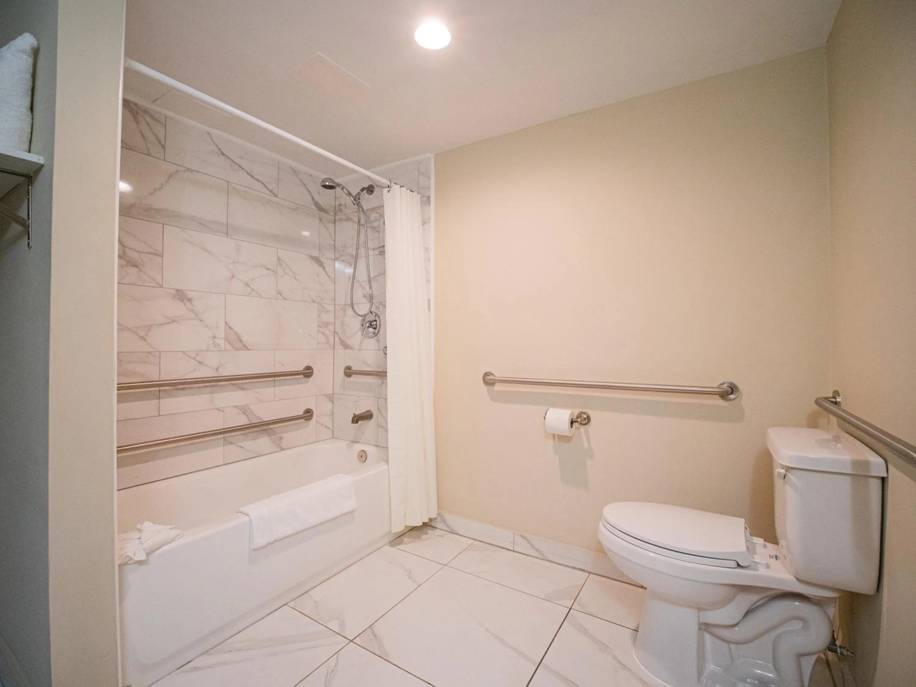 Bathroom in Equus Inn I75