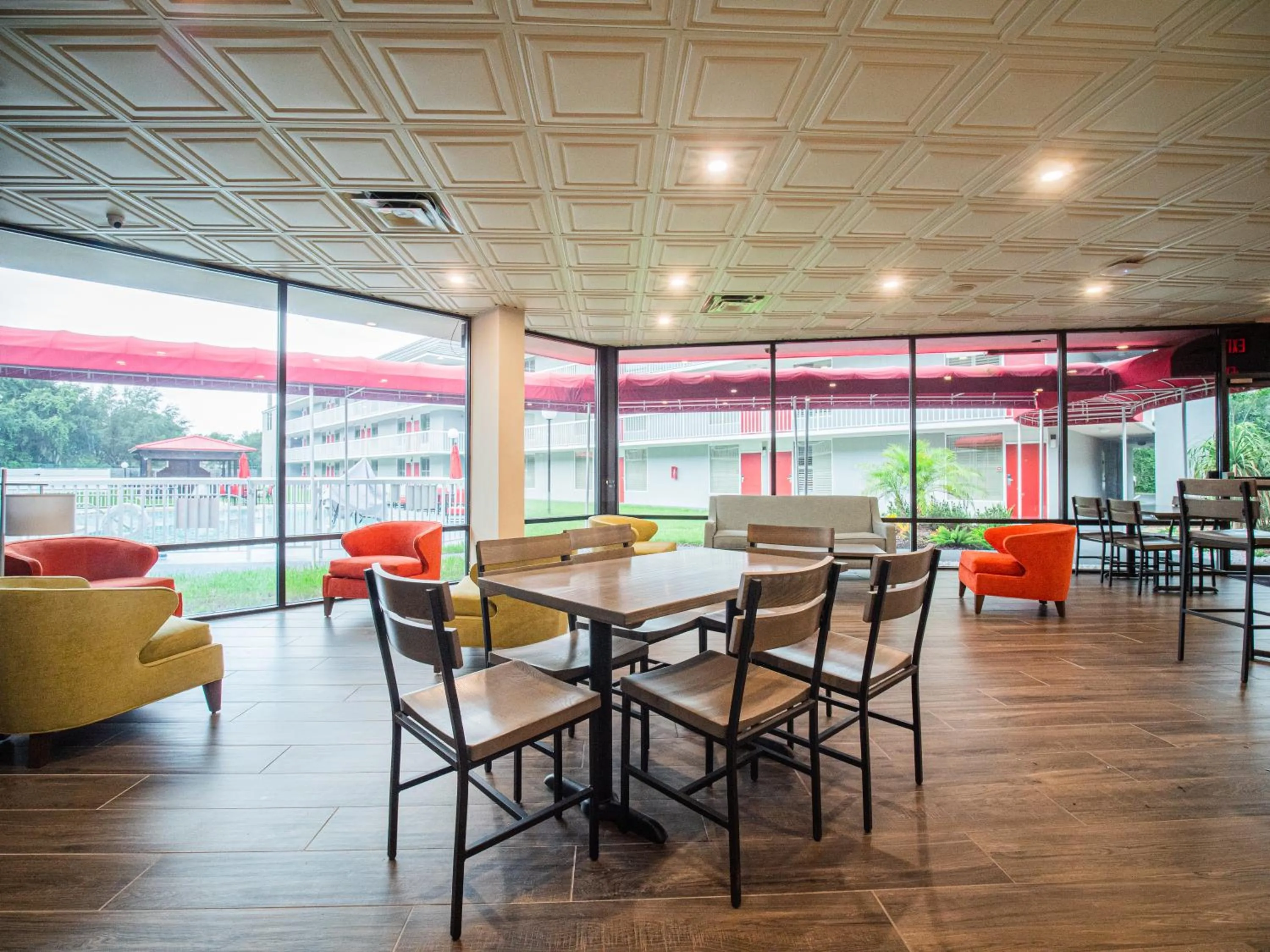 Lounge or bar in Equus Inn I75