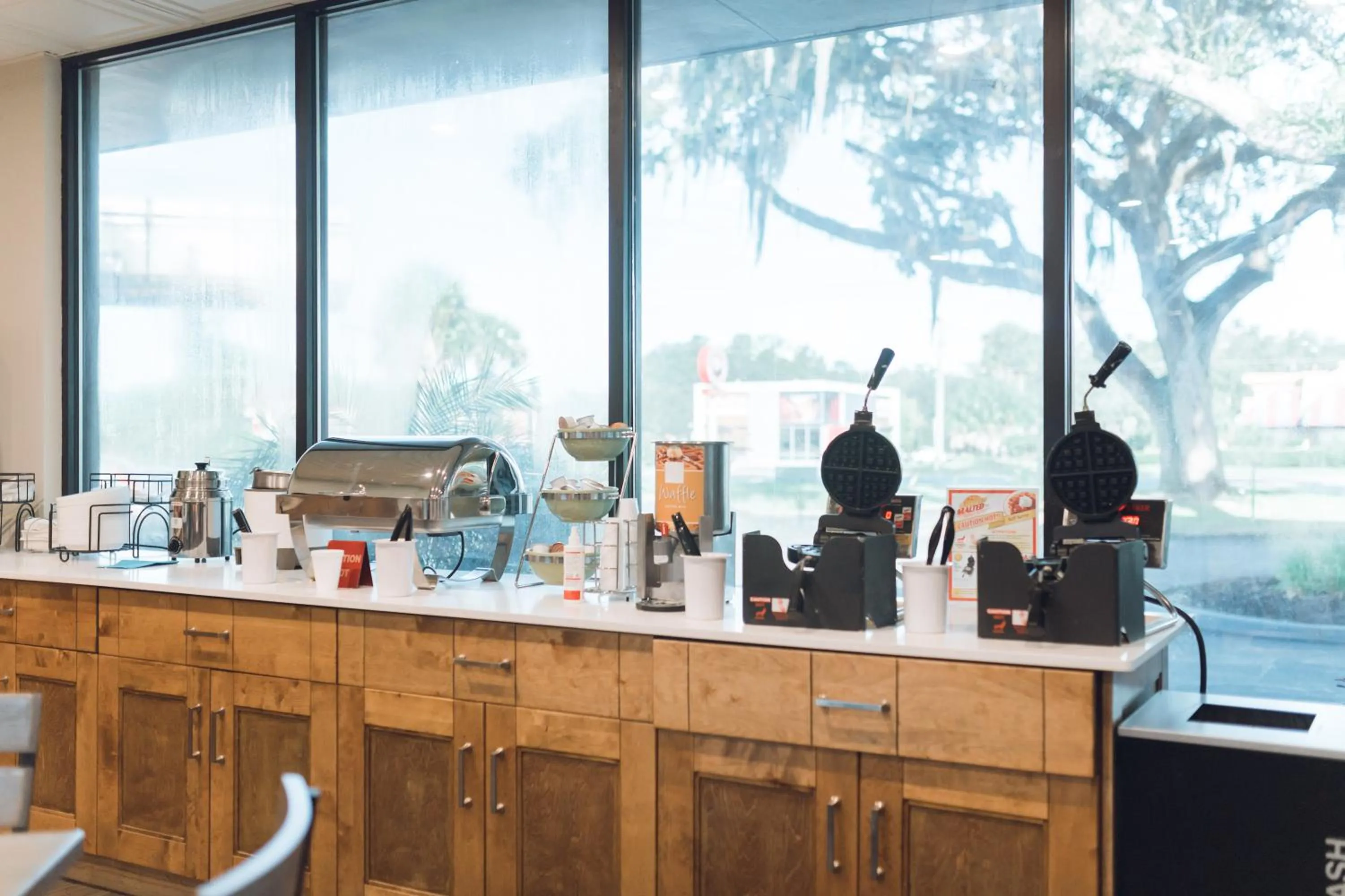 Buffet breakfast in Equus Inn I75