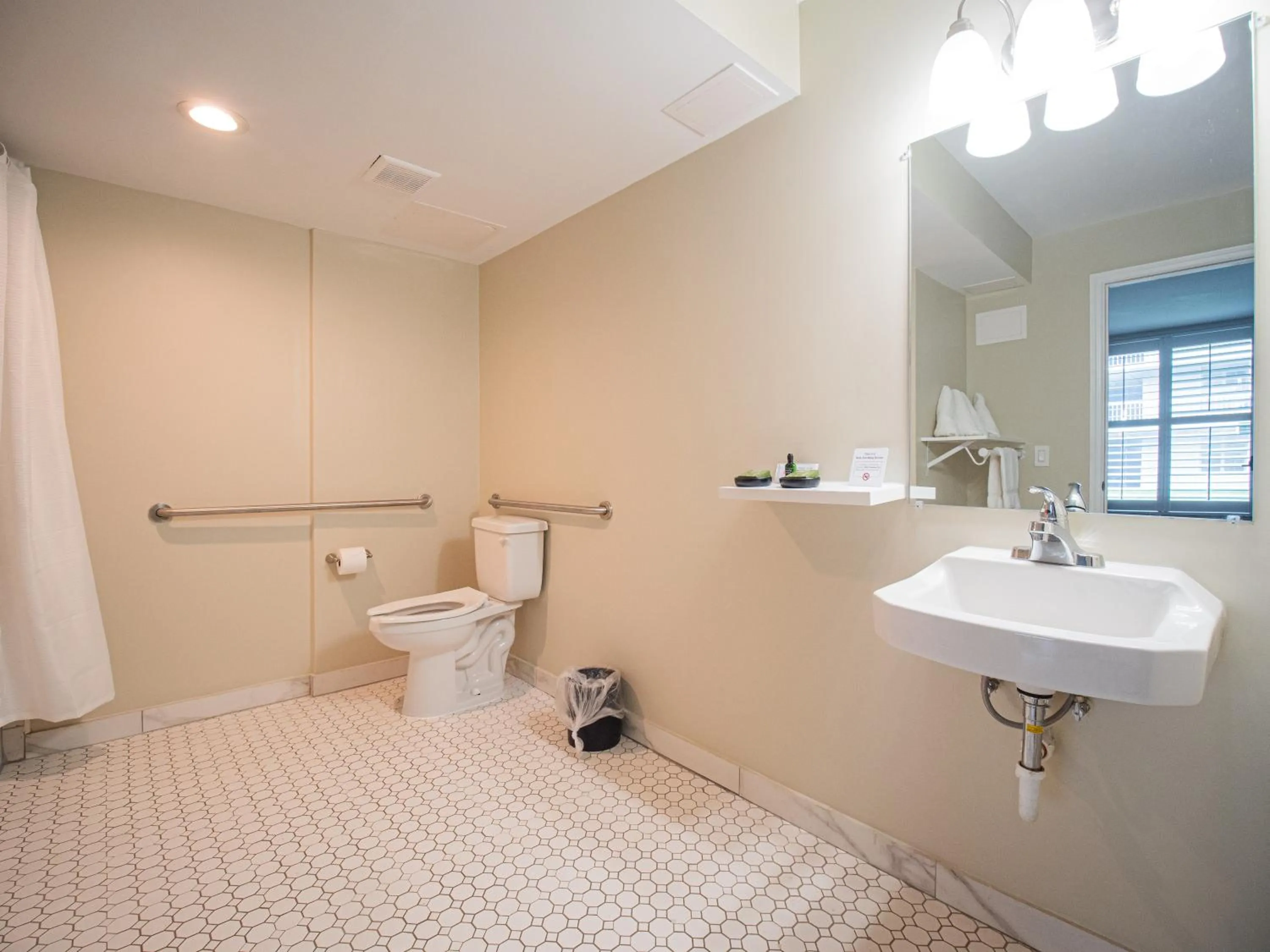 Bathroom in Equus Inn I75