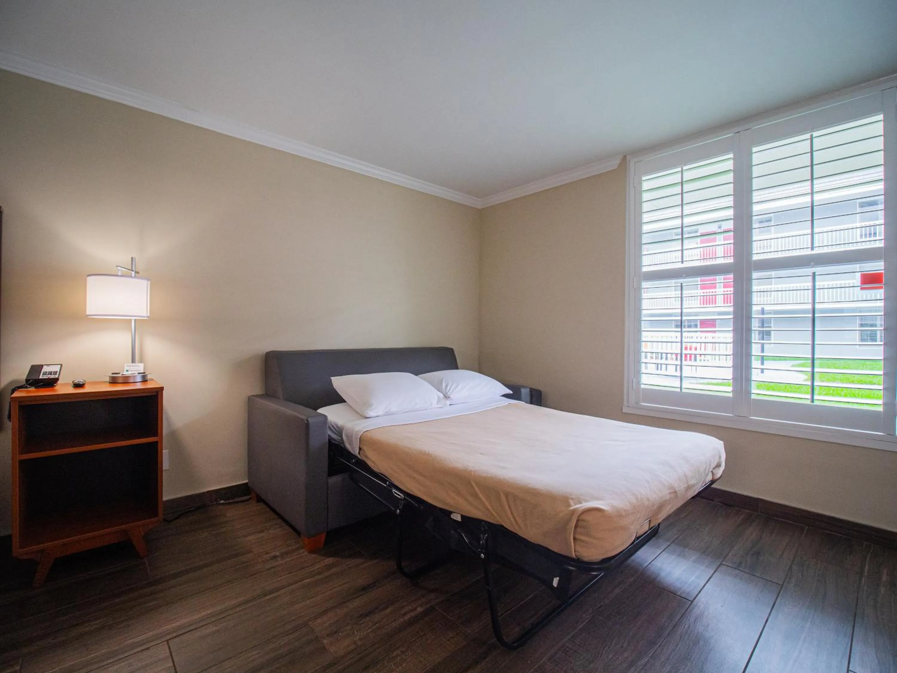 Bed in Equus Inn I75