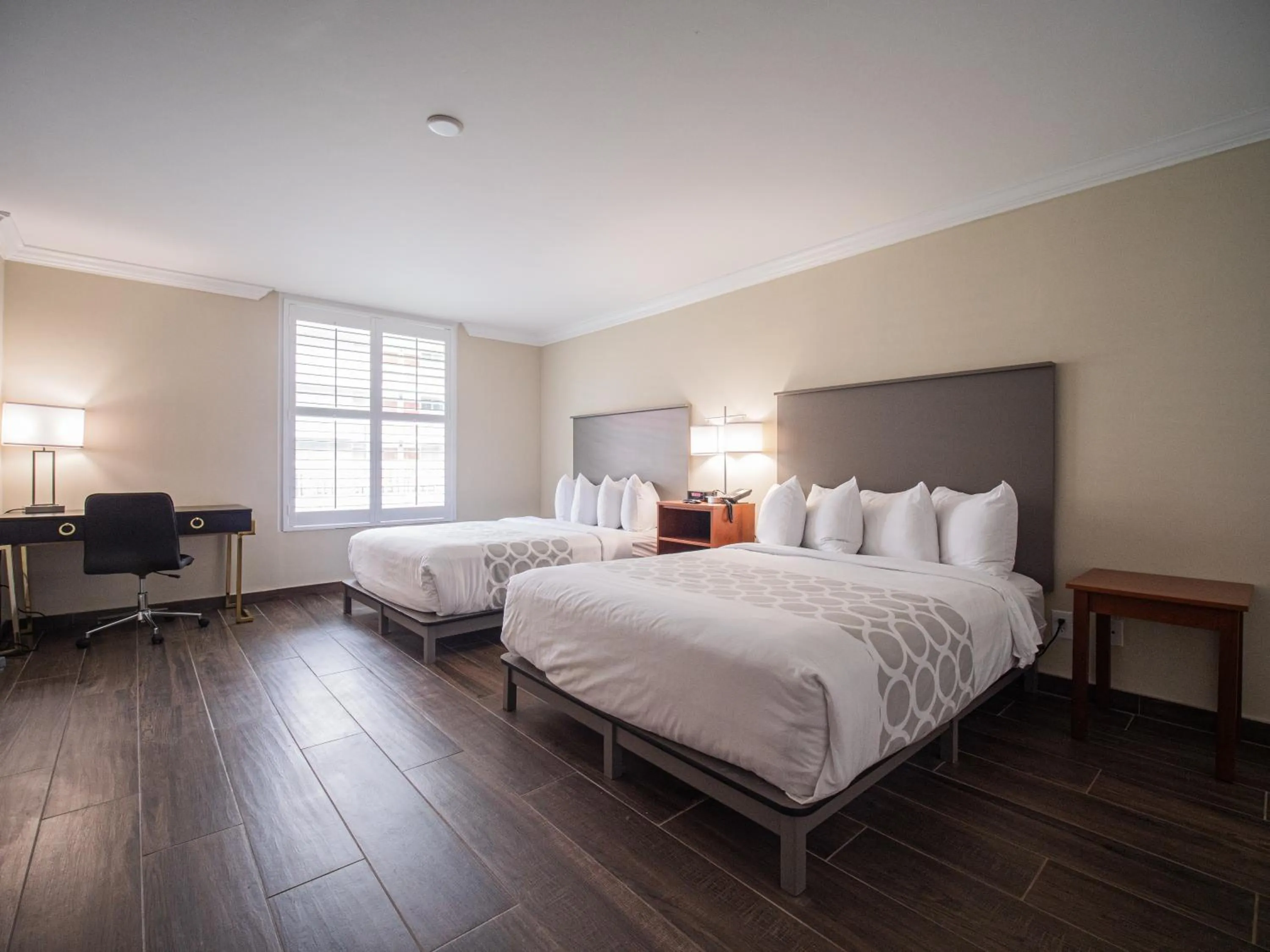 Bedroom, Bed in Equus Inn I75