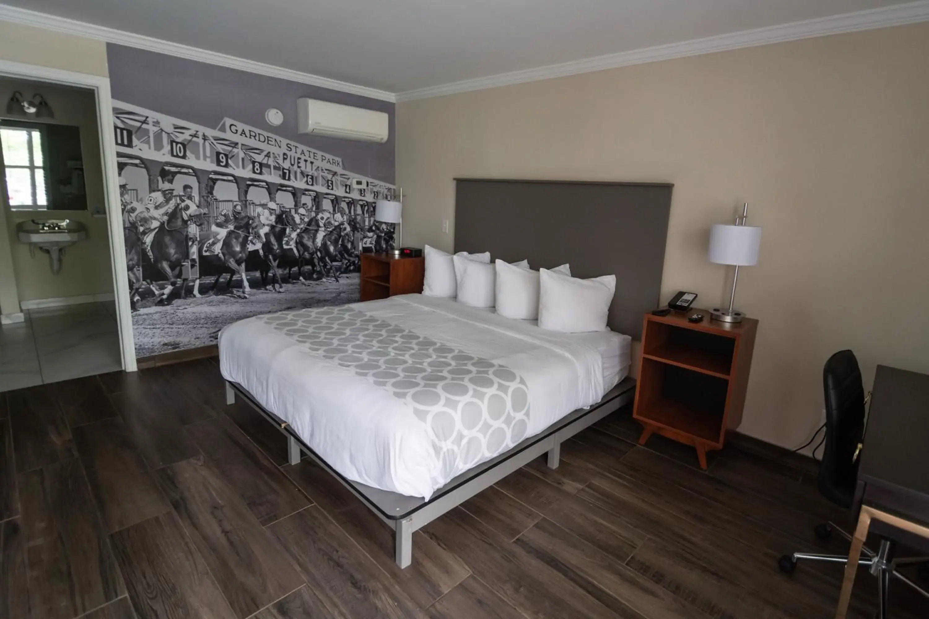 Photo of the whole room, Bed in The Equus Inn & Suites Ocala
