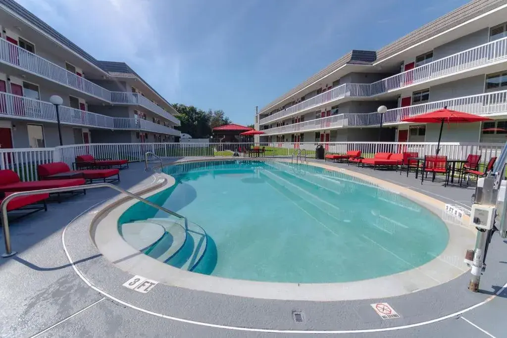 Swimming Pool in The Equus Inn & Suites Ocala