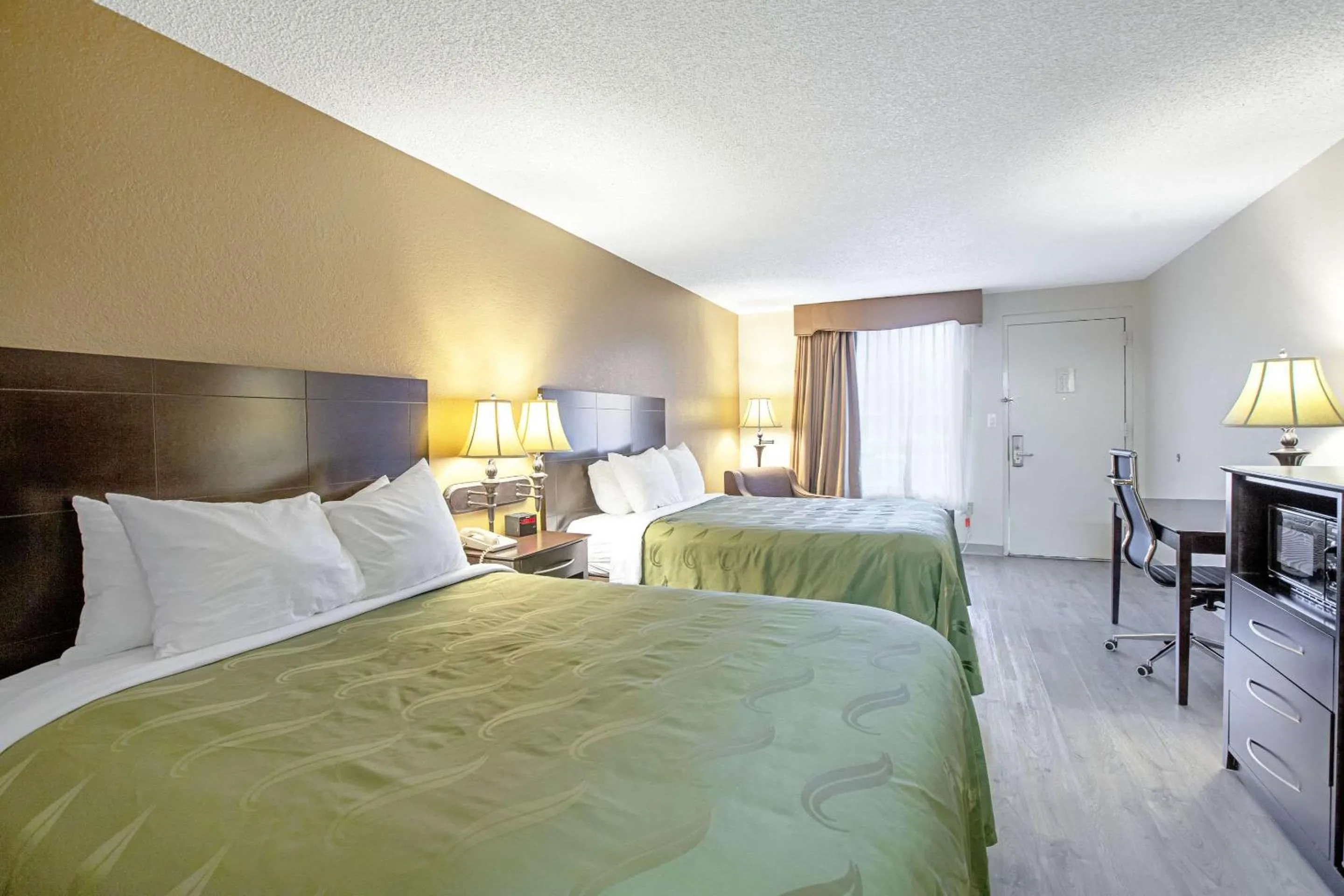 Photo of the whole room, Bed in Quality Inn & Suites Live Oak I-10 Exit 283