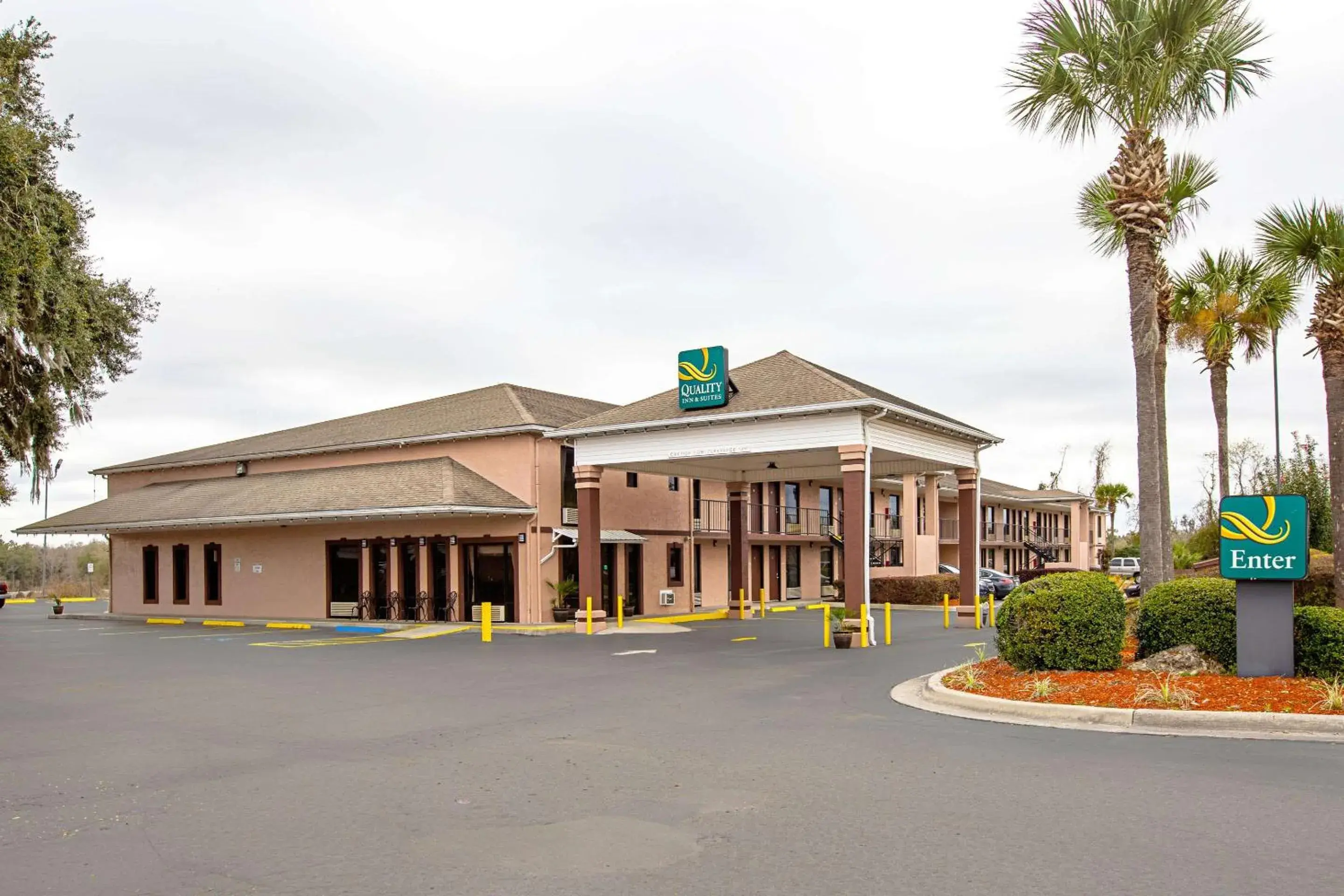 Property building in Quality Inn & Suites Live Oak I-10 Exit 283 Property building in Quality Inn & Suites Live Oak I-10 Exit 283